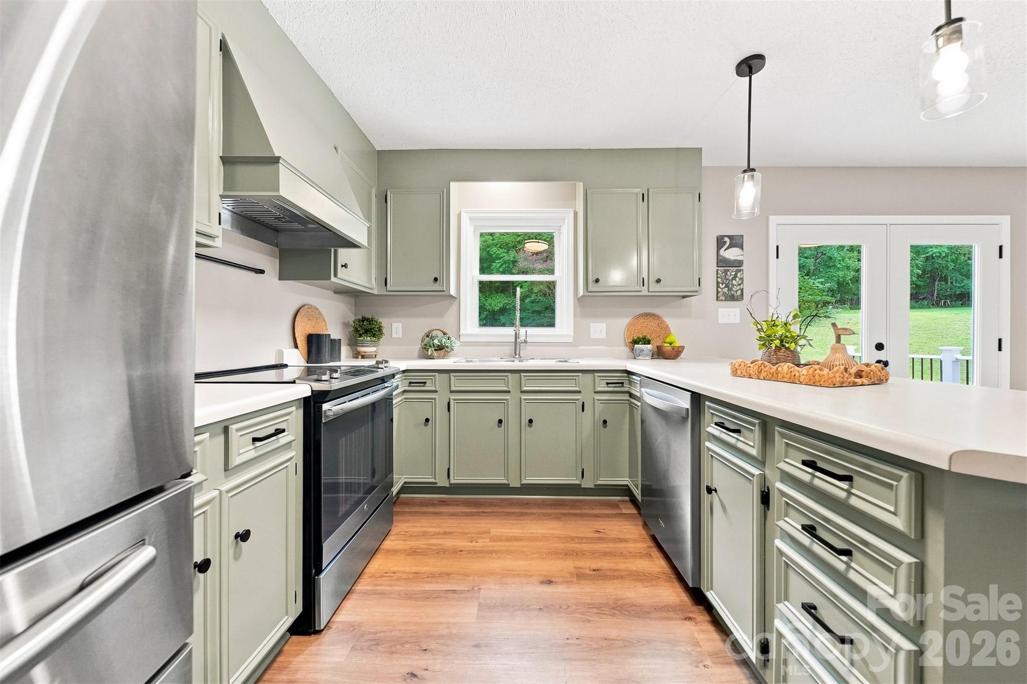 136 Cook Lane — Hickory