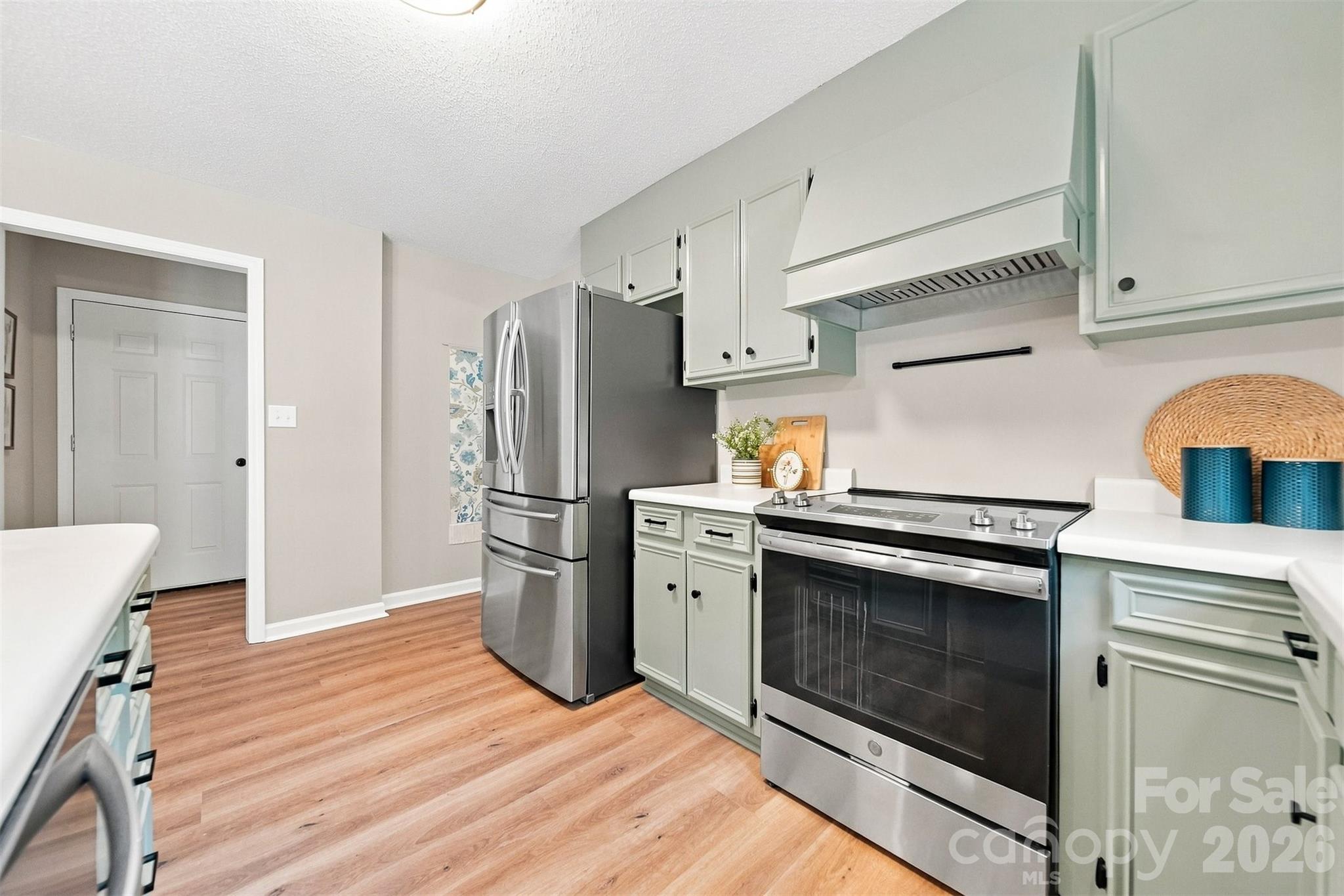 136 Cook Lane — Hickory