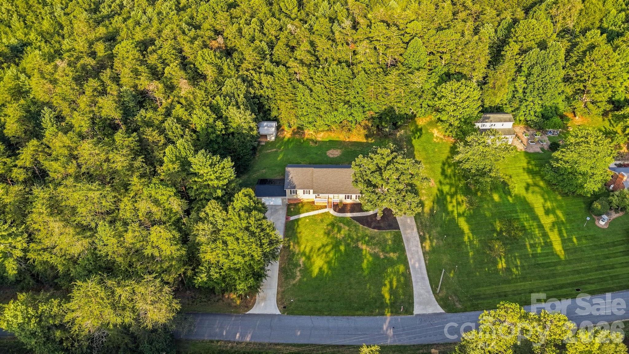 136 Cook Lane — Hickory