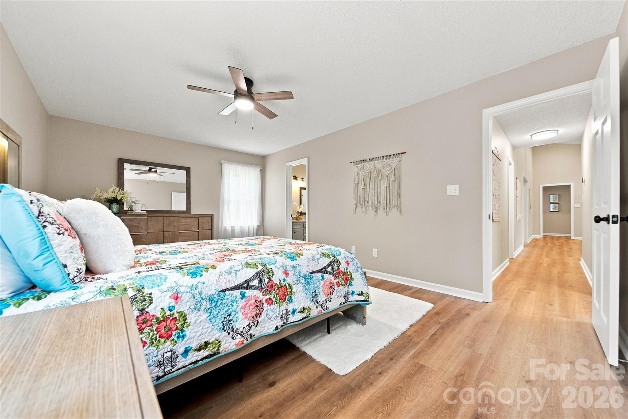 136 Cook Lane — Hickory