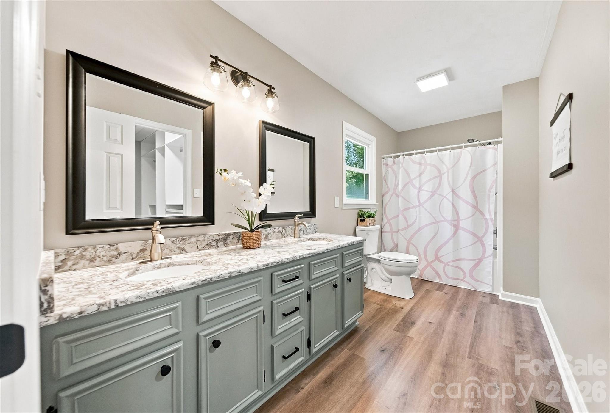 136 Cook Lane — Hickory