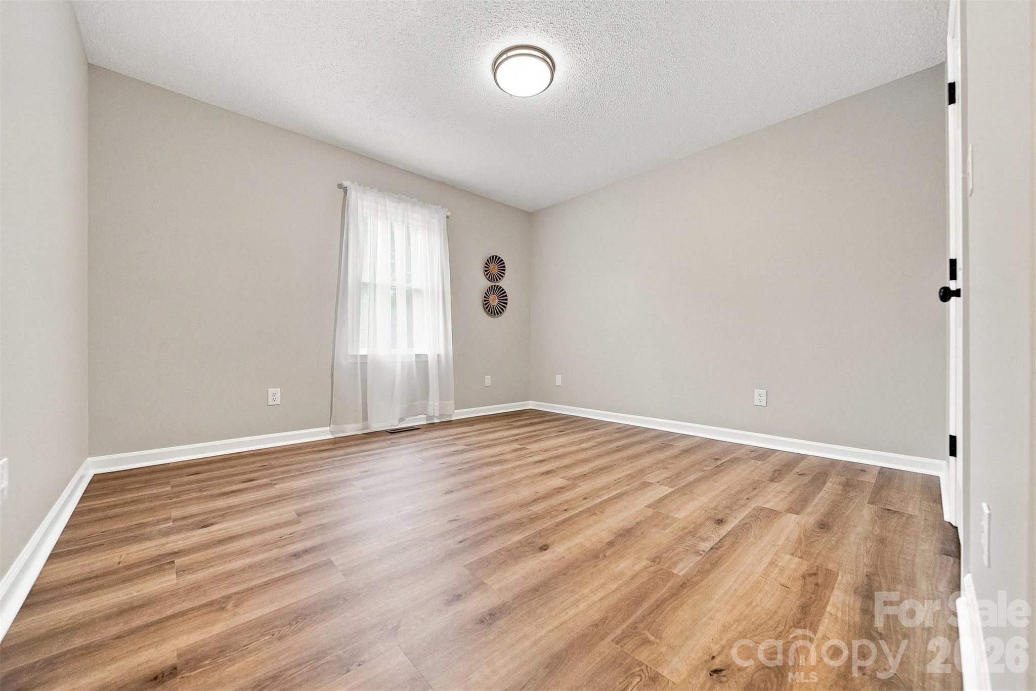 136 Cook Lane — Hickory