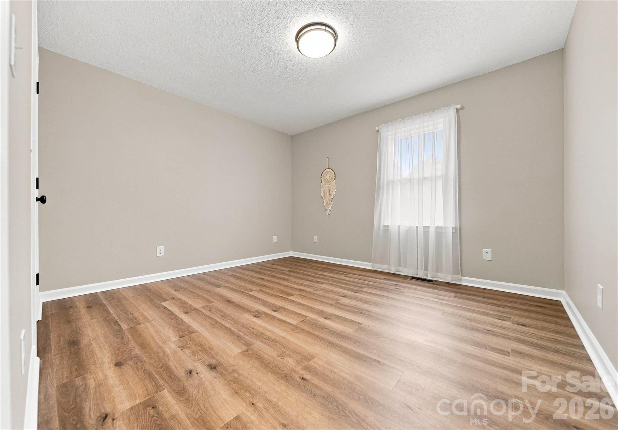 136 Cook Lane — Hickory