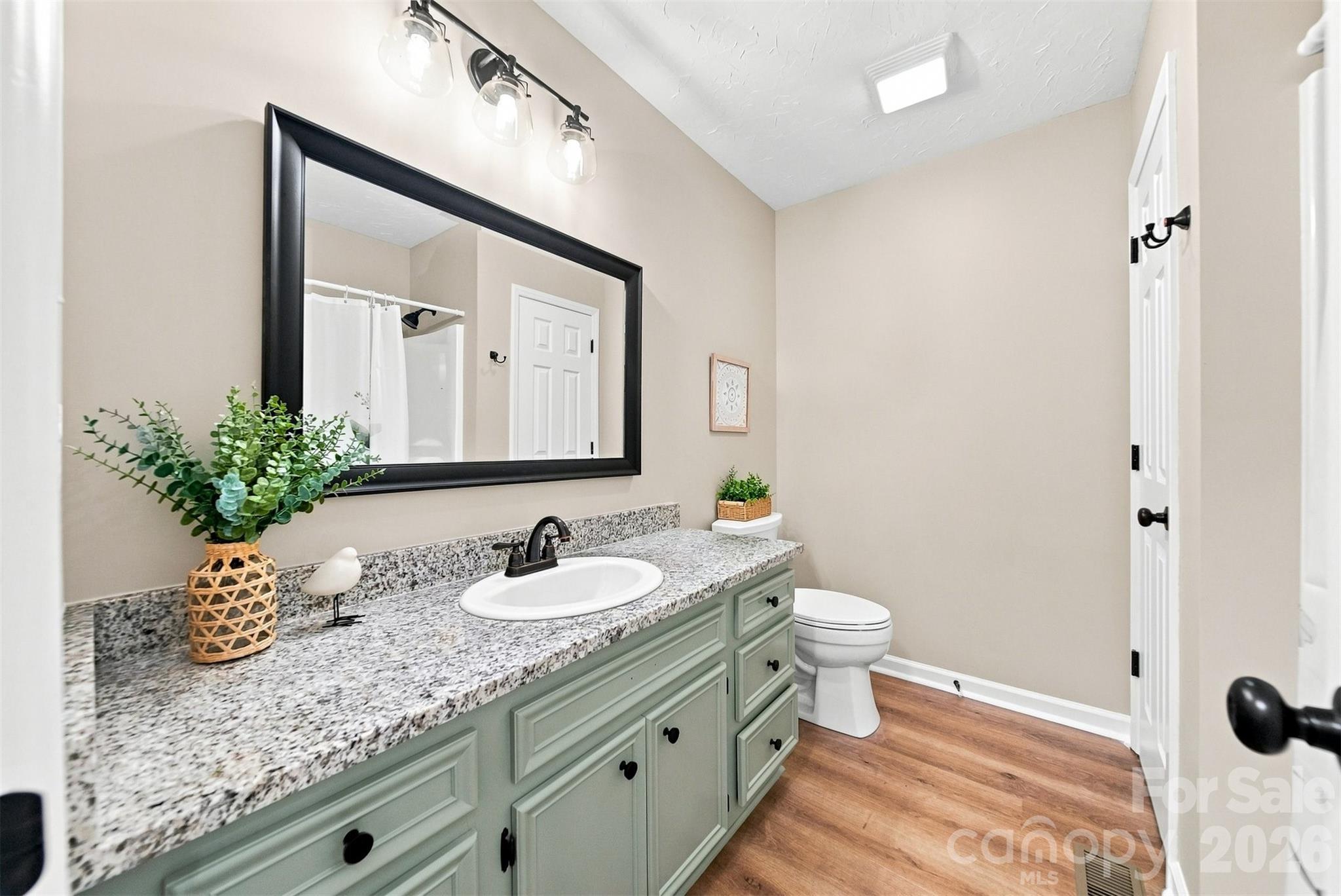 136 Cook Lane — Hickory