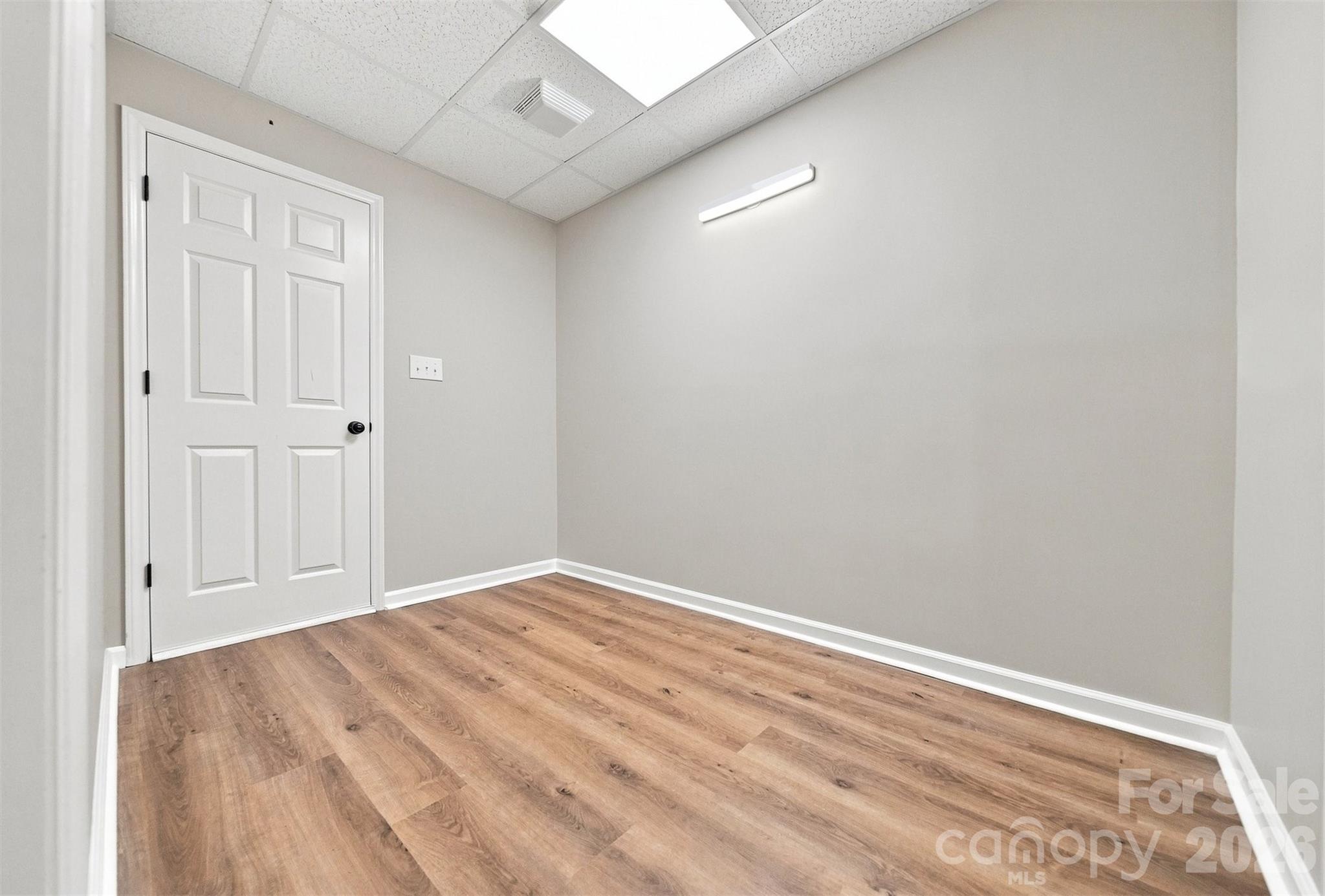 136 Cook Lane — Hickory