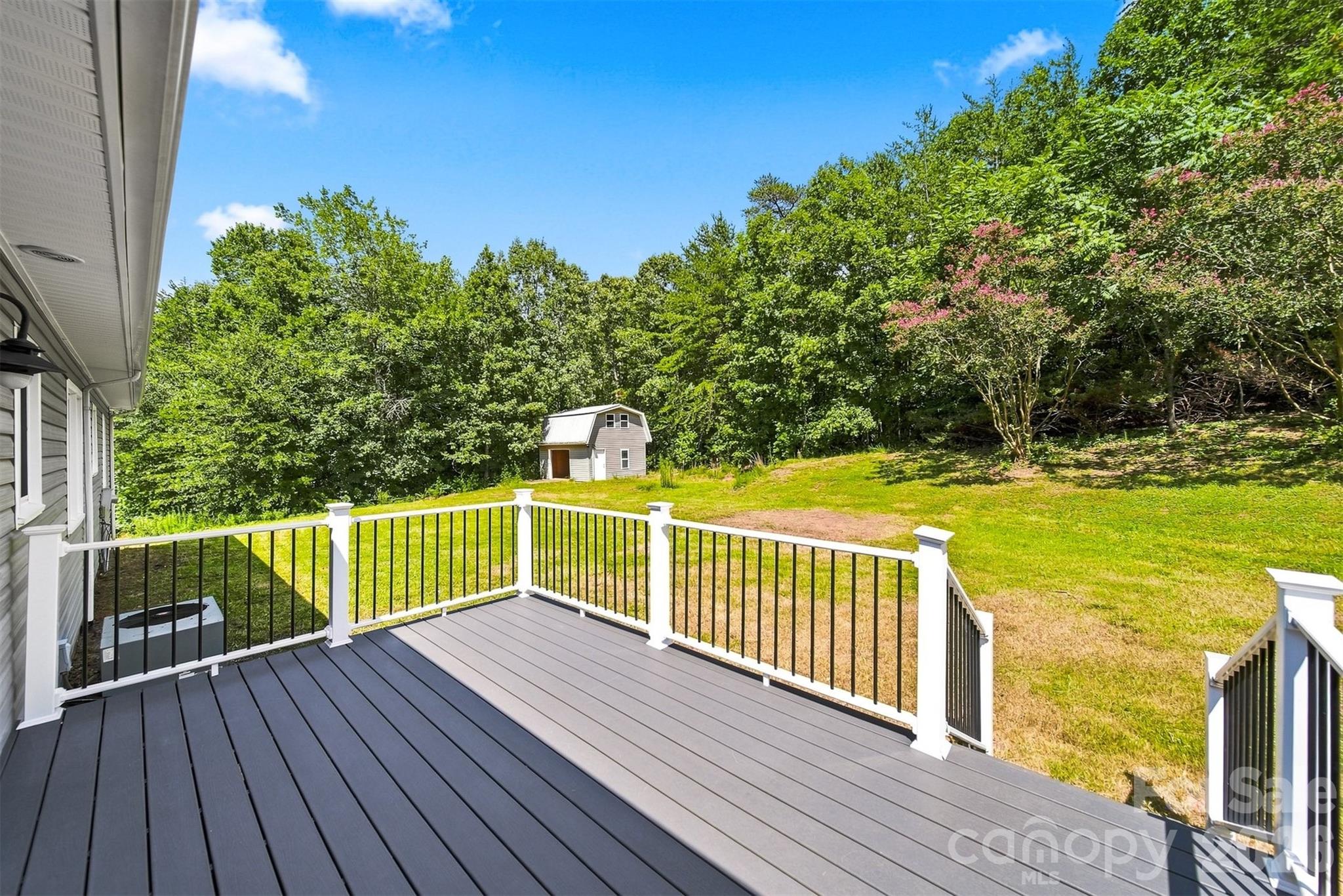 136 Cook Lane — Hickory