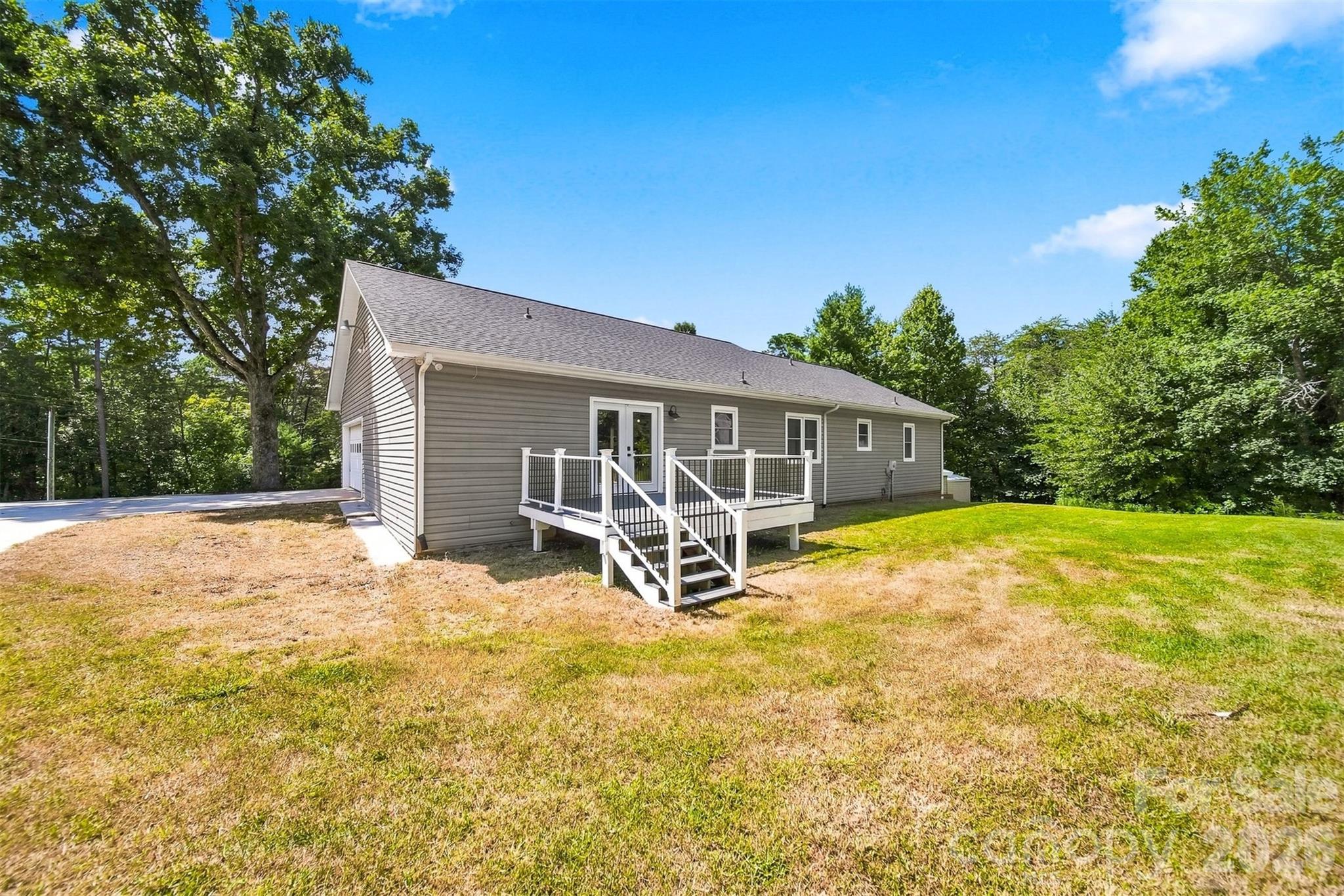 136 Cook Lane — Hickory
