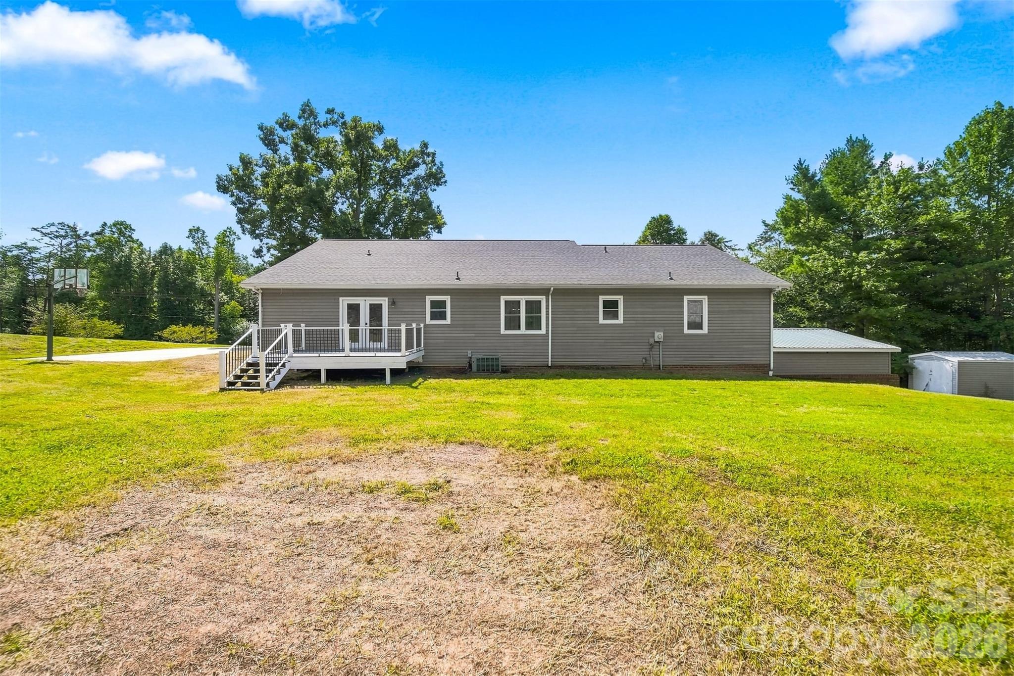 136 Cook Lane — Hickory