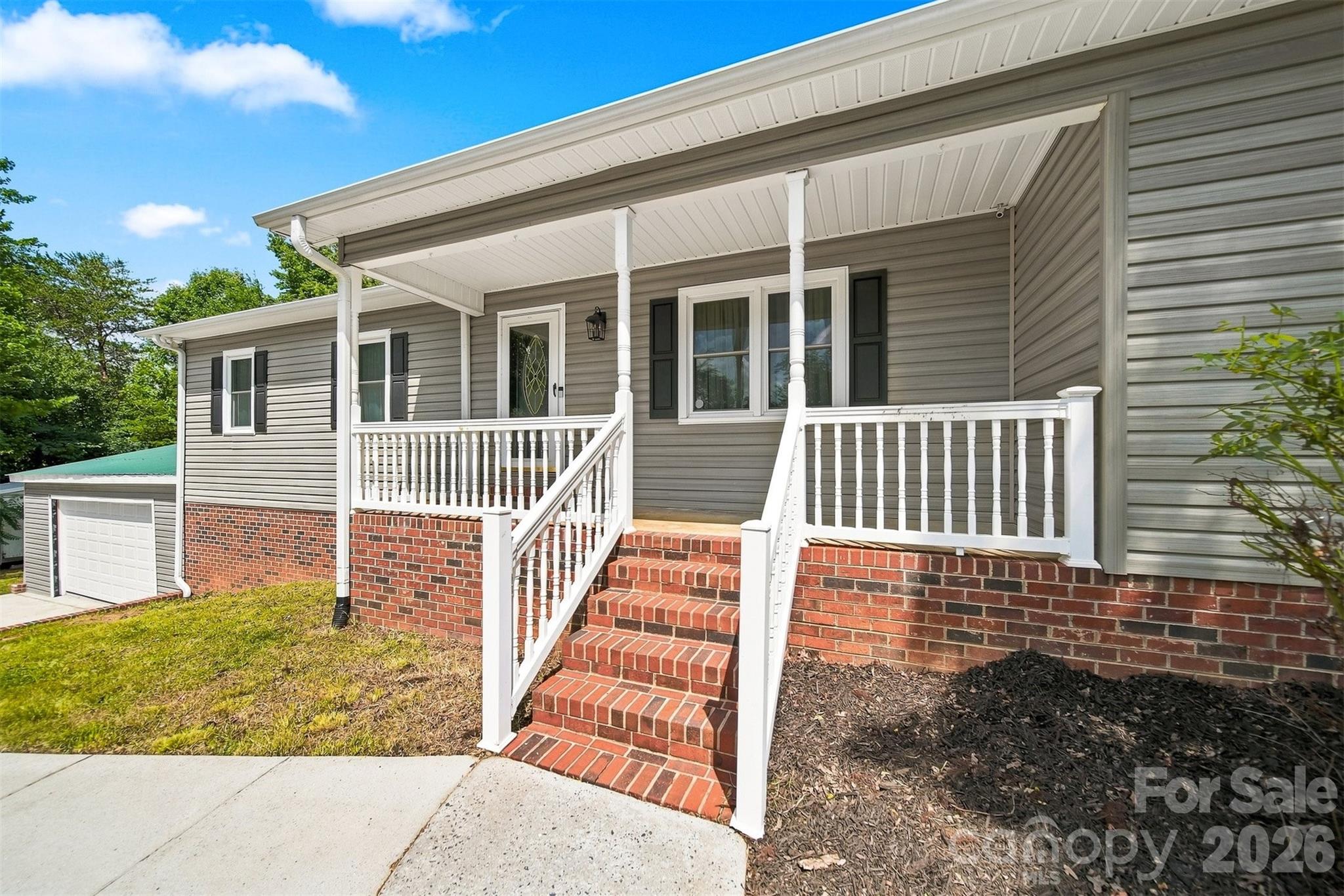 136 Cook Lane — Hickory