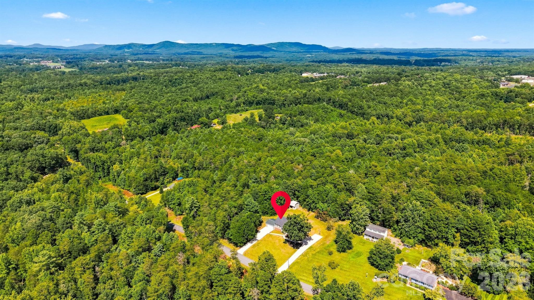136 Cook Lane — Hickory