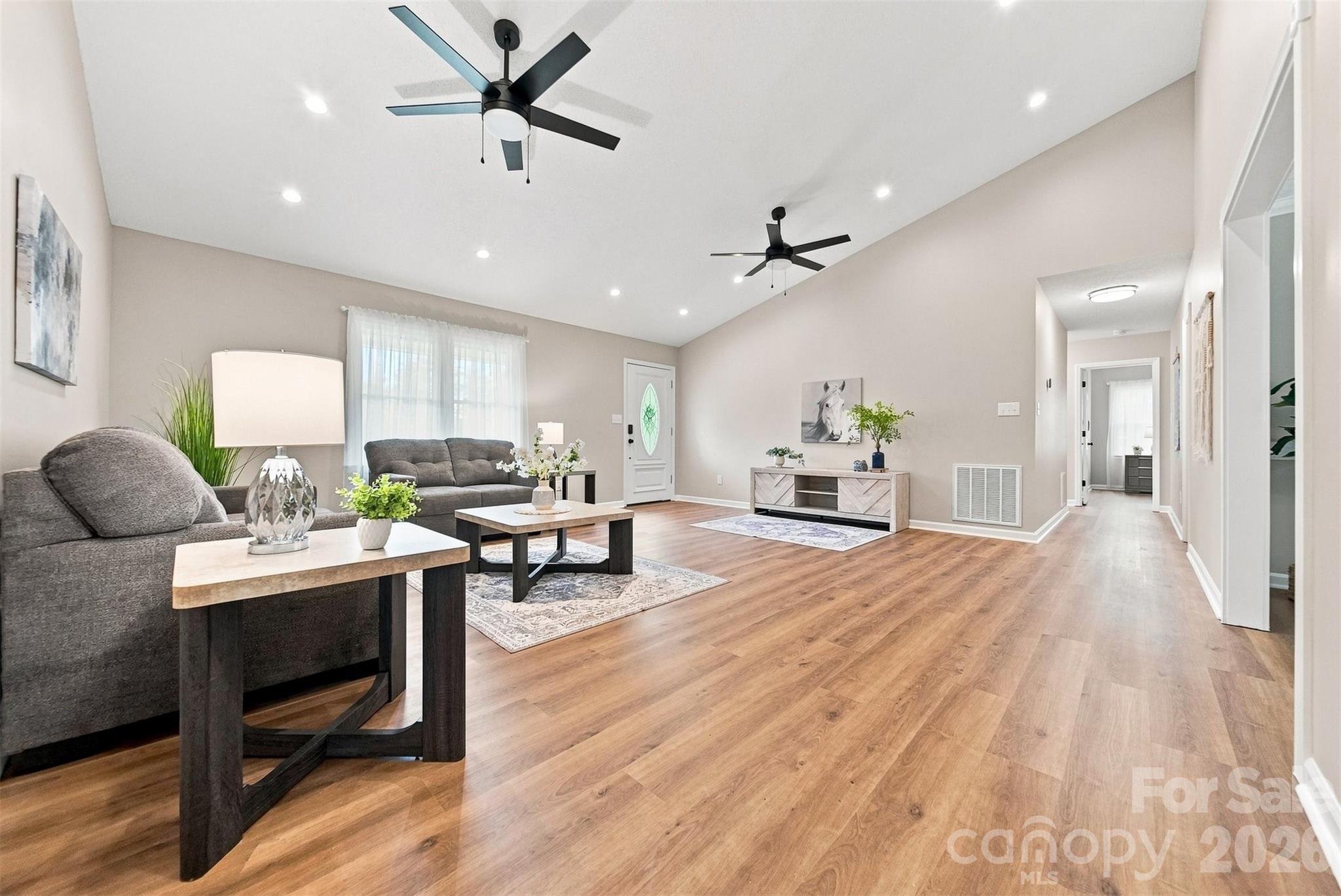 136 Cook Lane — Hickory