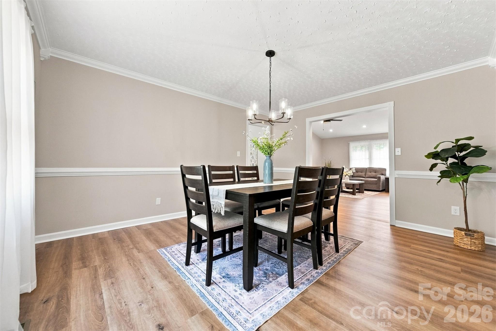 136 Cook Lane — Hickory