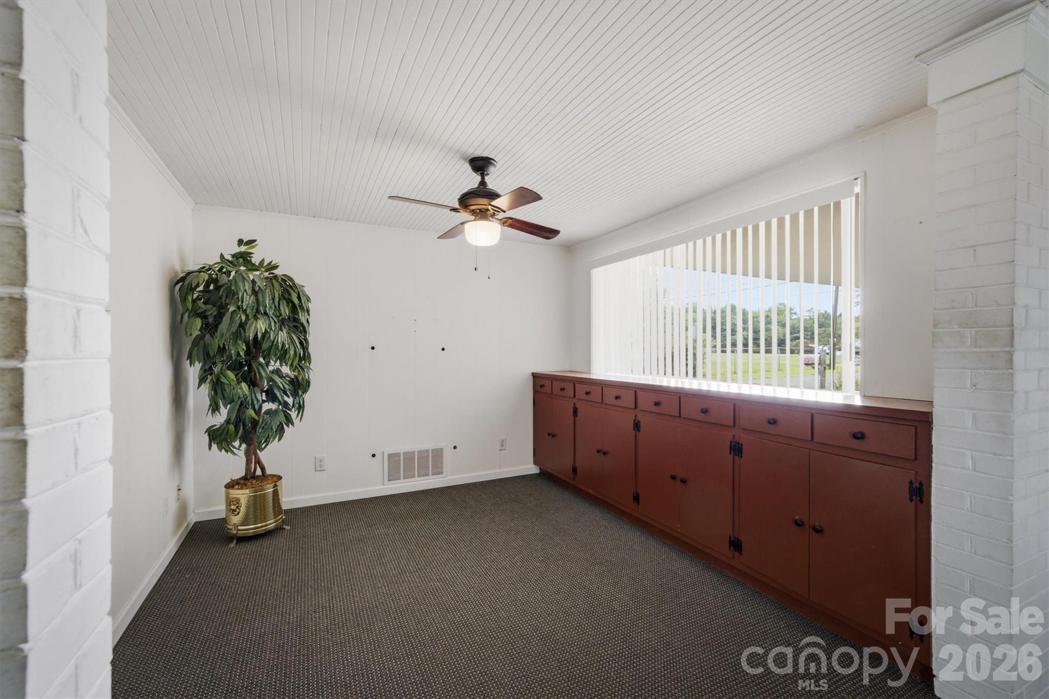 300 N Center Street — Hildebran