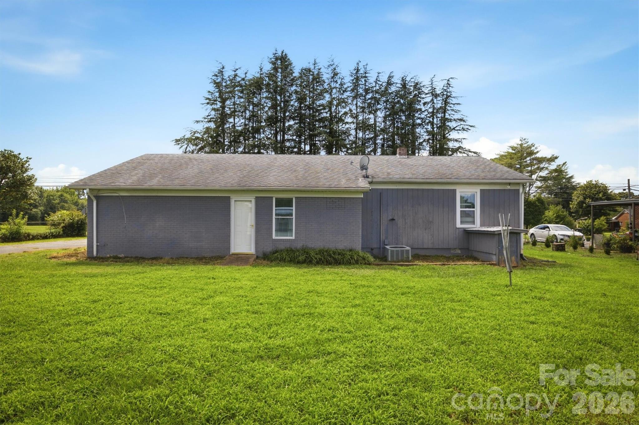 300 N Center Street — Hildebran