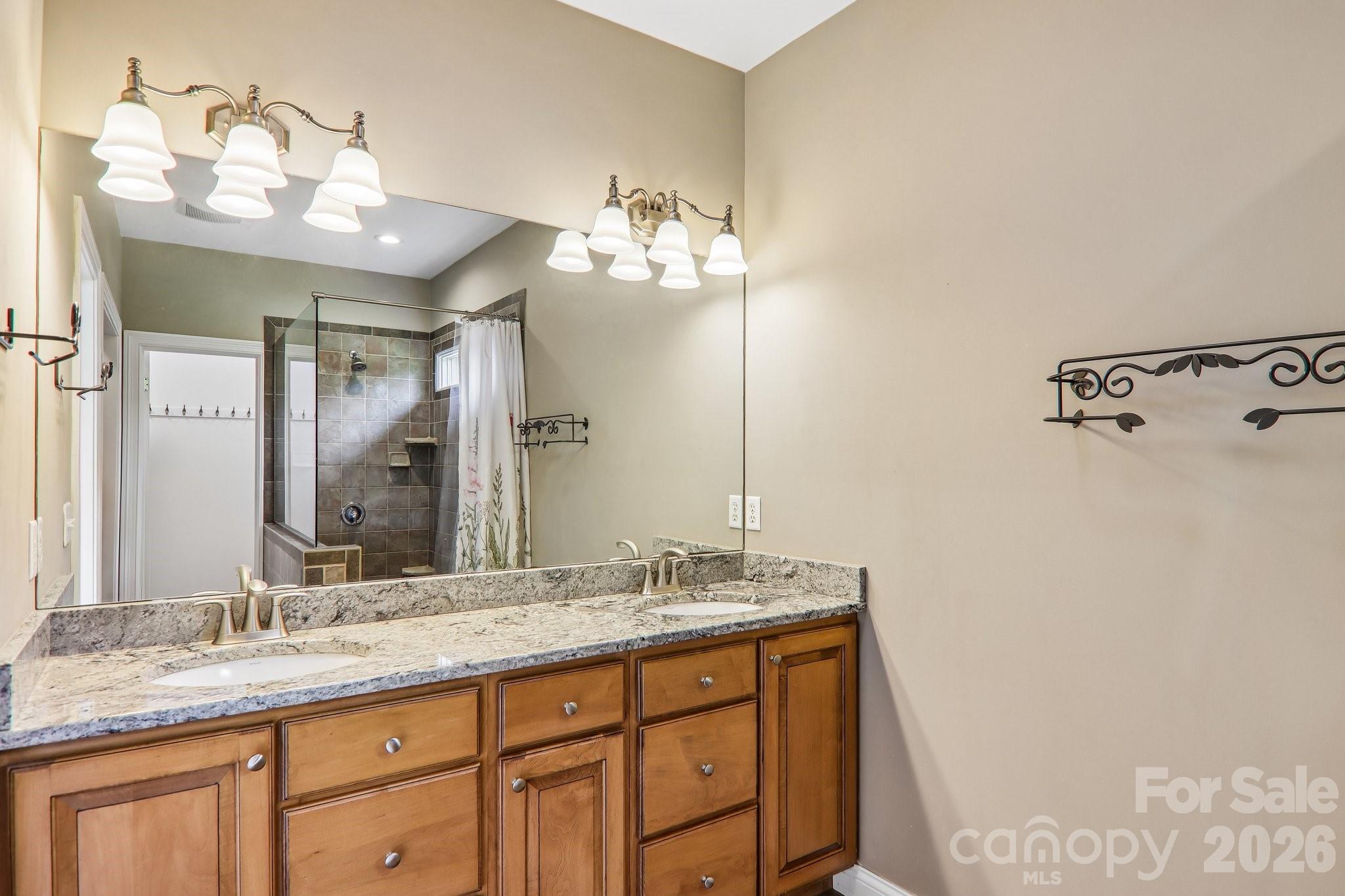 28 Tudor Crescent Court — Hendersonville