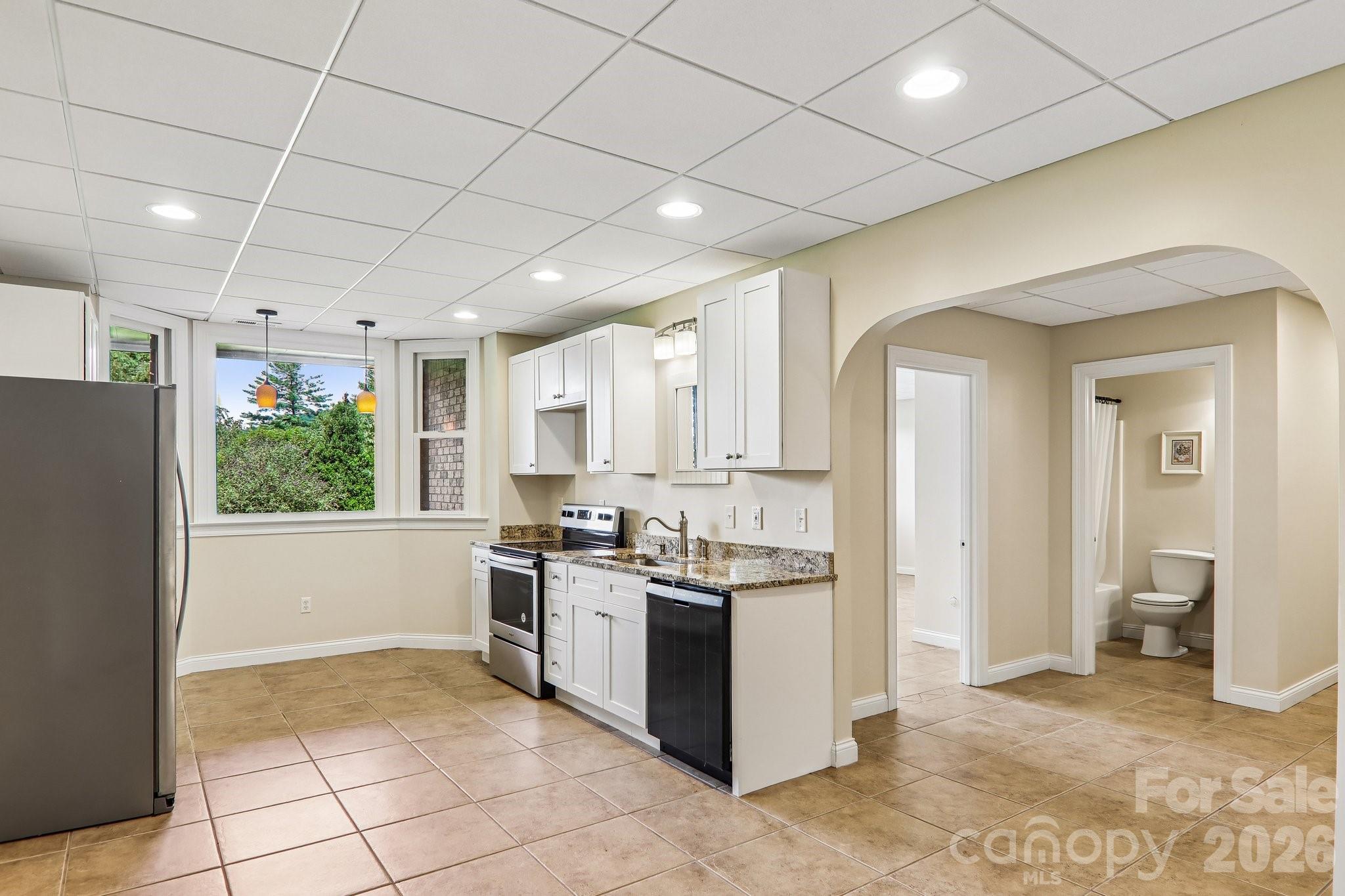 28 Tudor Crescent Court — Hendersonville
