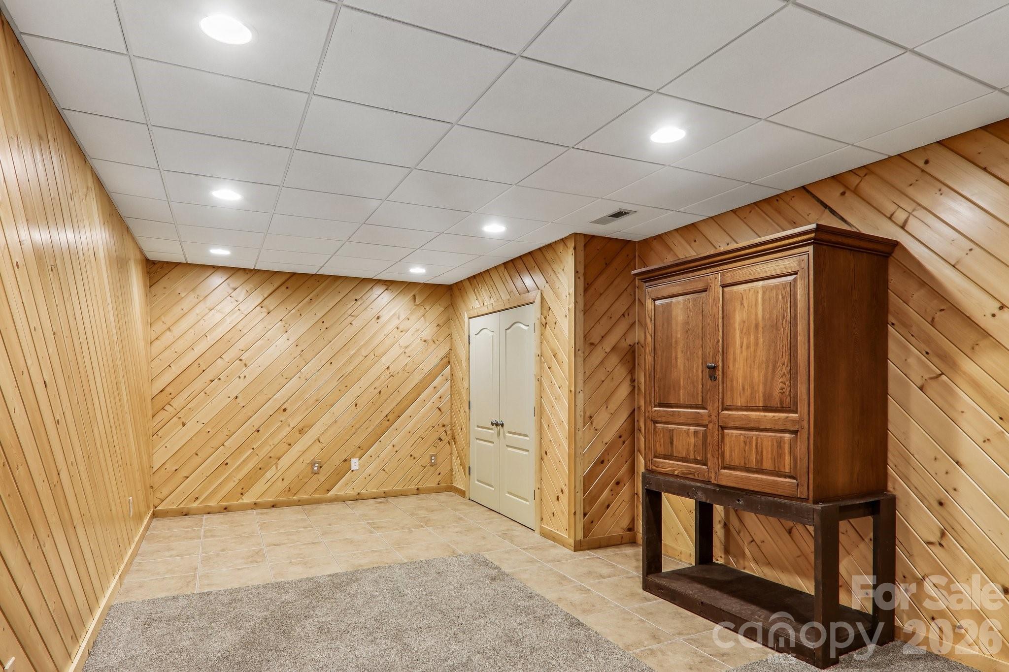 28 Tudor Crescent Court — Hendersonville