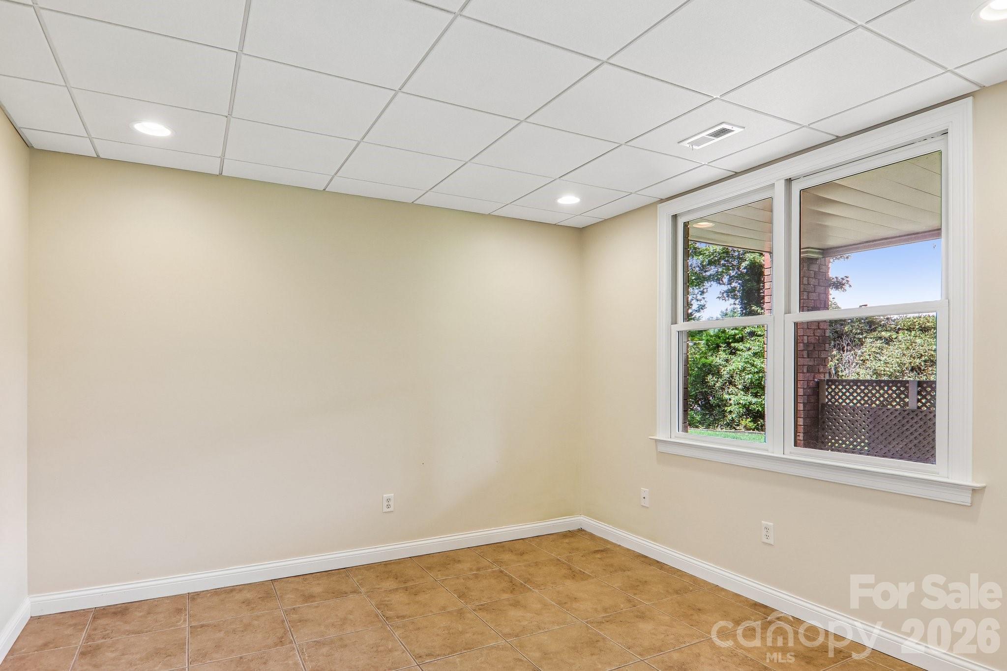 28 Tudor Crescent Court — Hendersonville