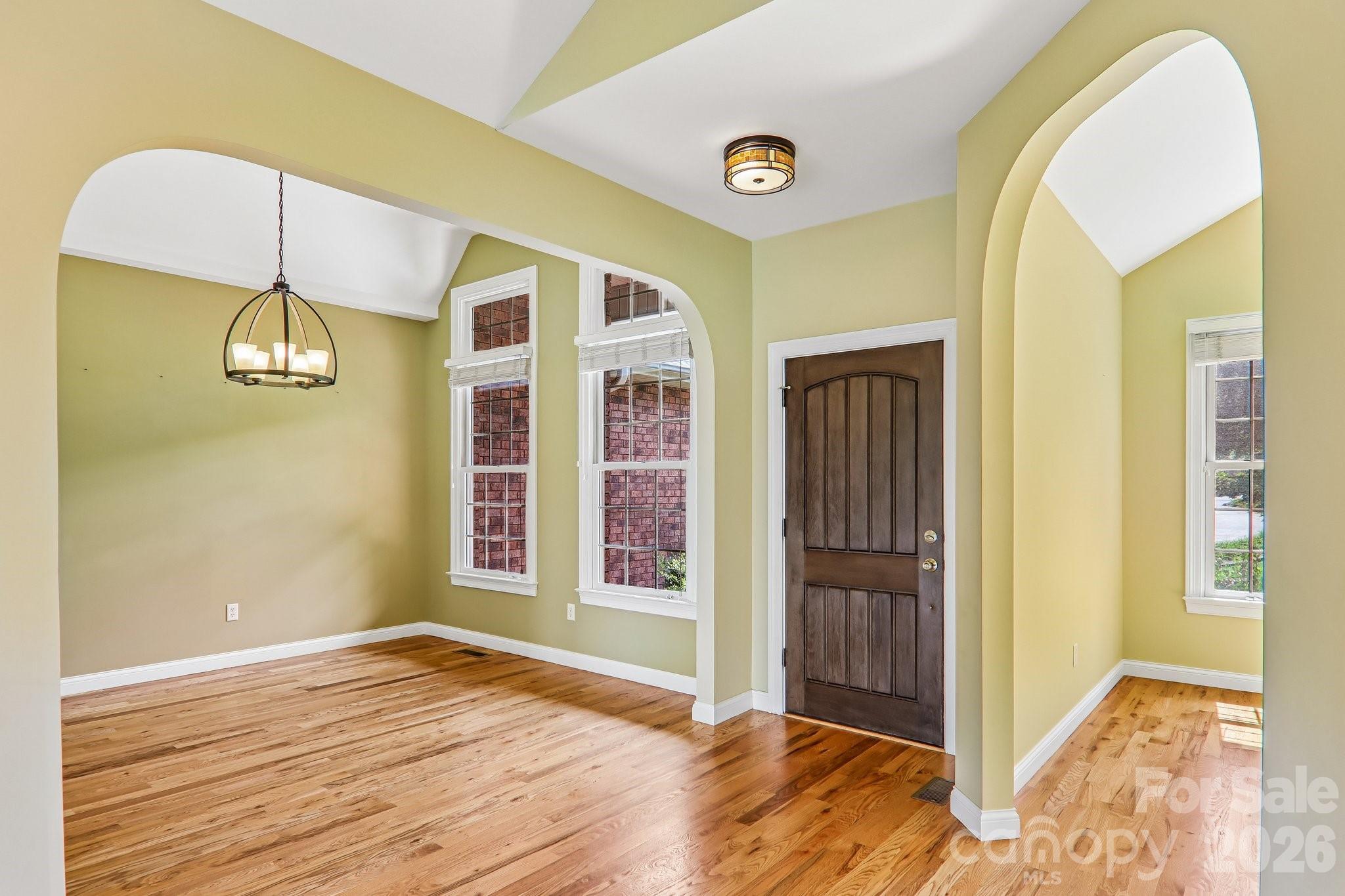 28 Tudor Crescent Court — Hendersonville