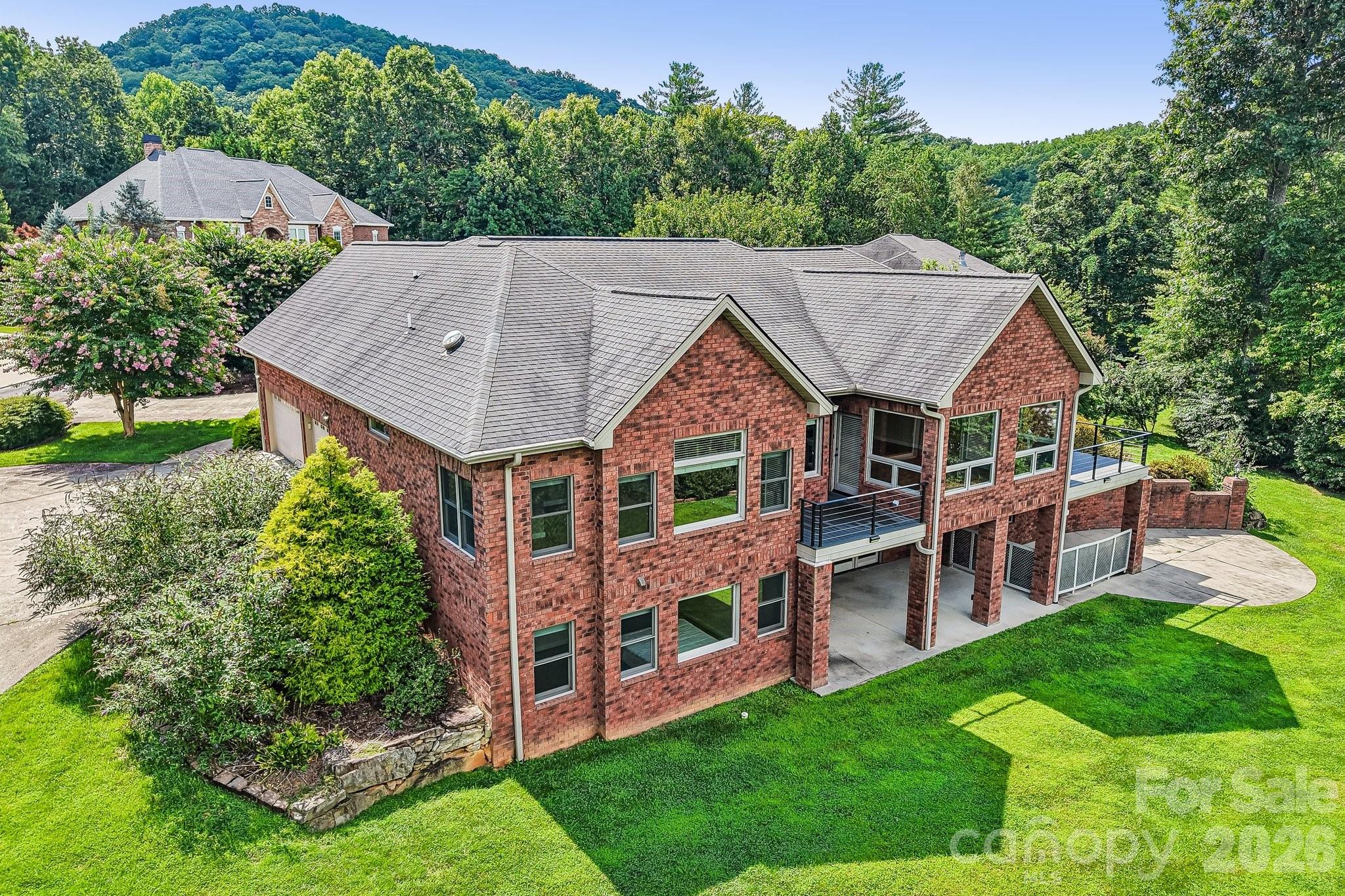 28 Tudor Crescent Court — Hendersonville