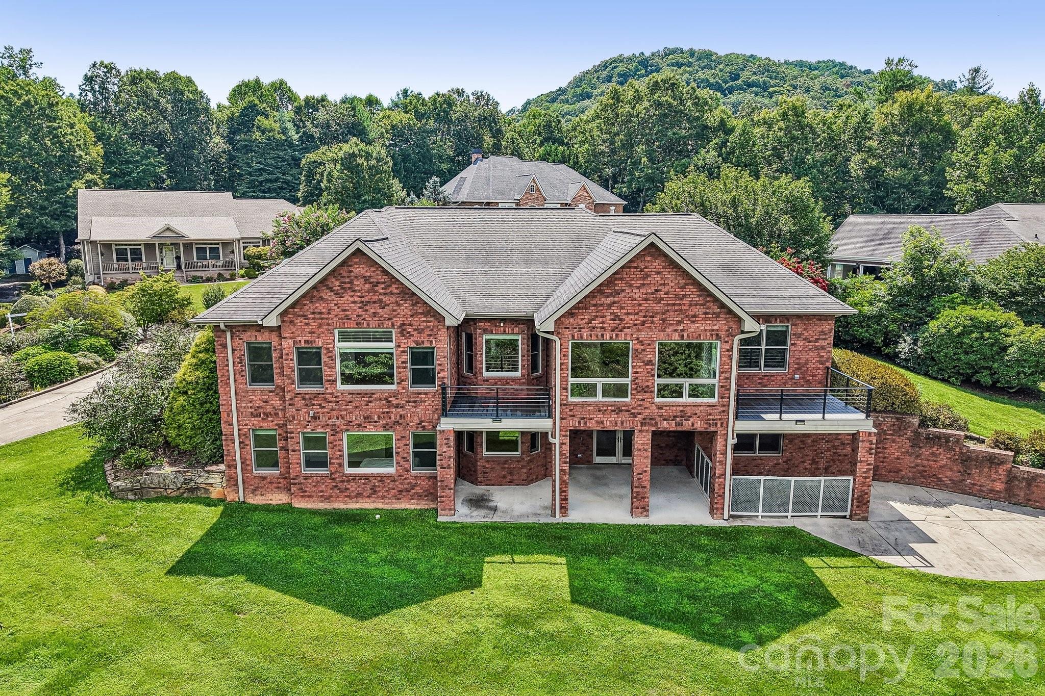 28 Tudor Crescent Court — Hendersonville