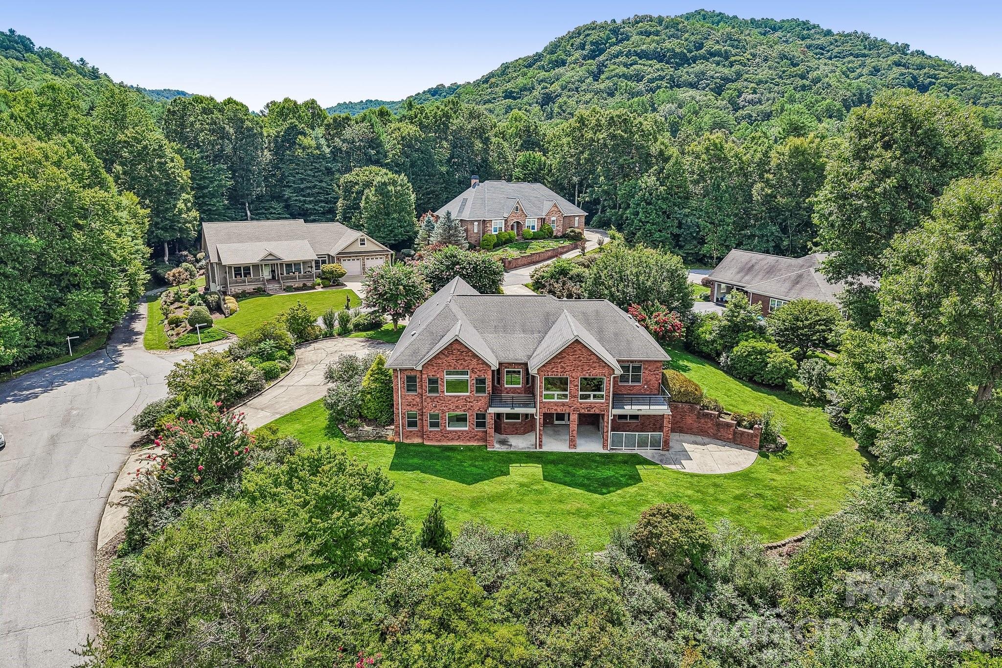 28 Tudor Crescent Court — Hendersonville