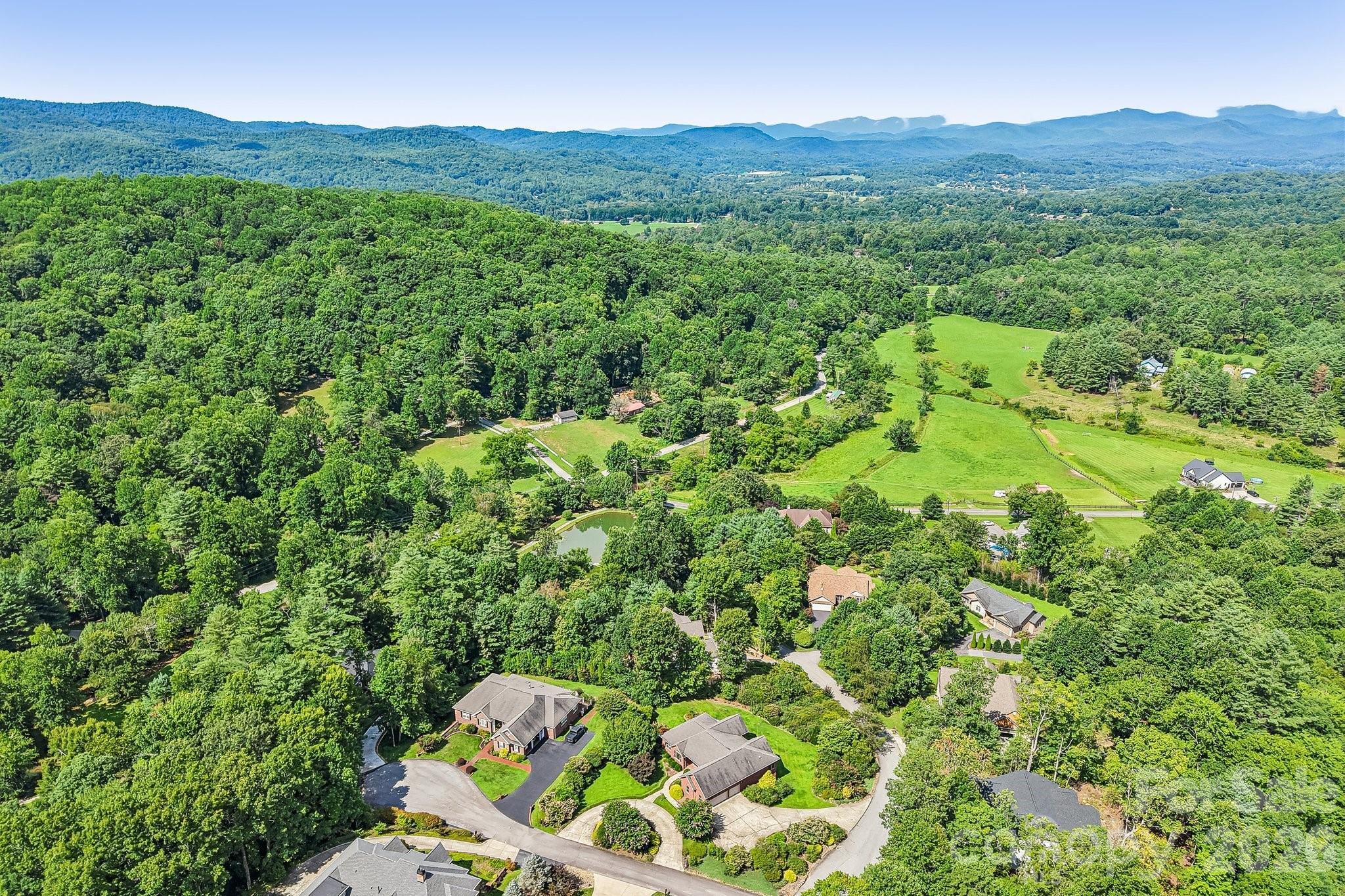 28 Tudor Crescent Court — Hendersonville