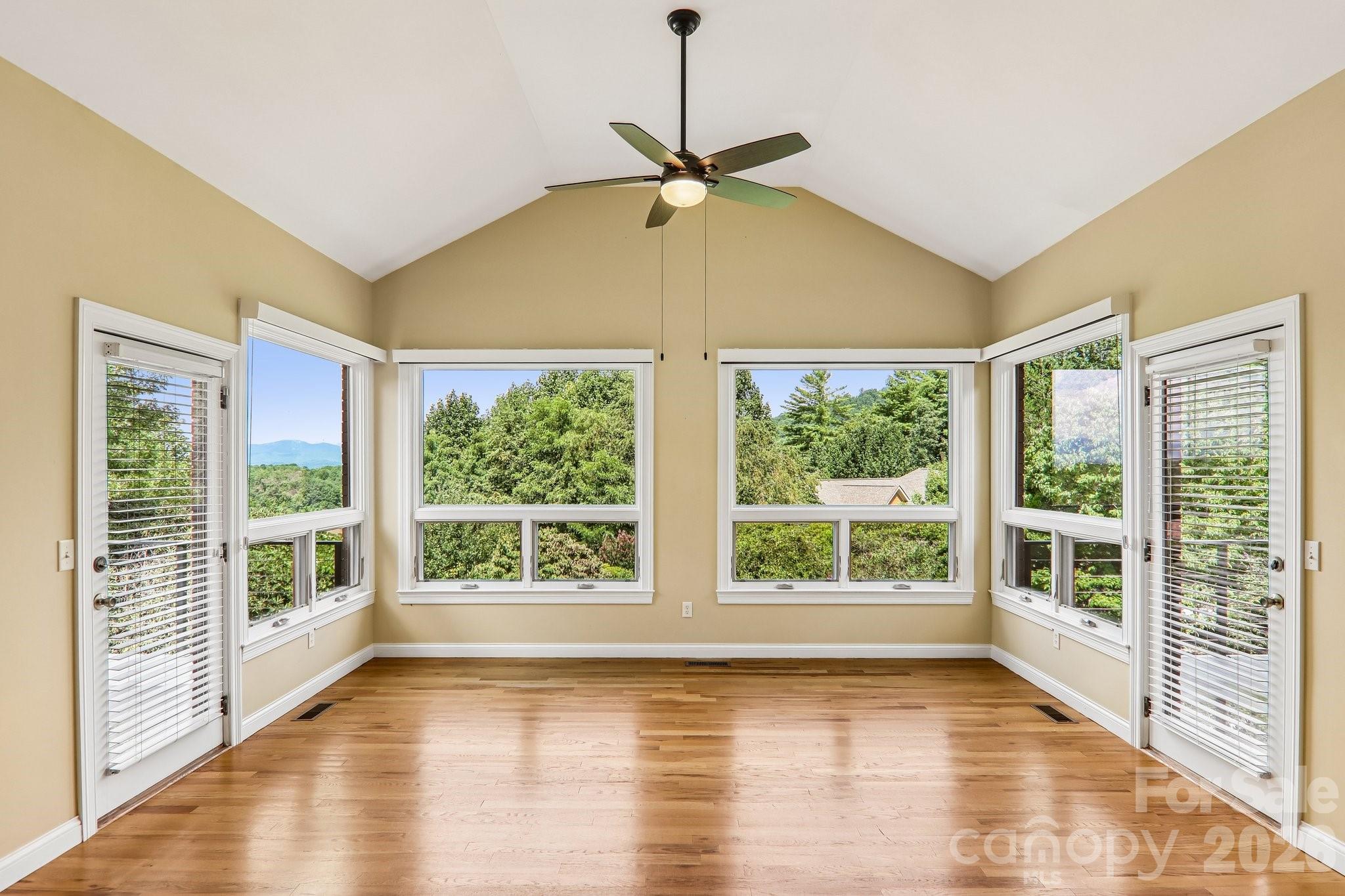 28 Tudor Crescent Court — Hendersonville