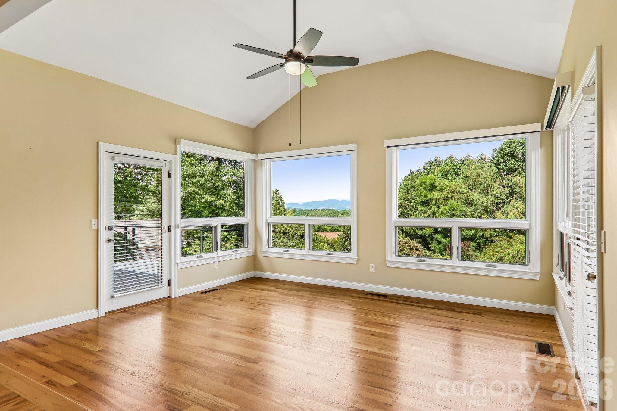 28 Tudor Crescent Court — Hendersonville