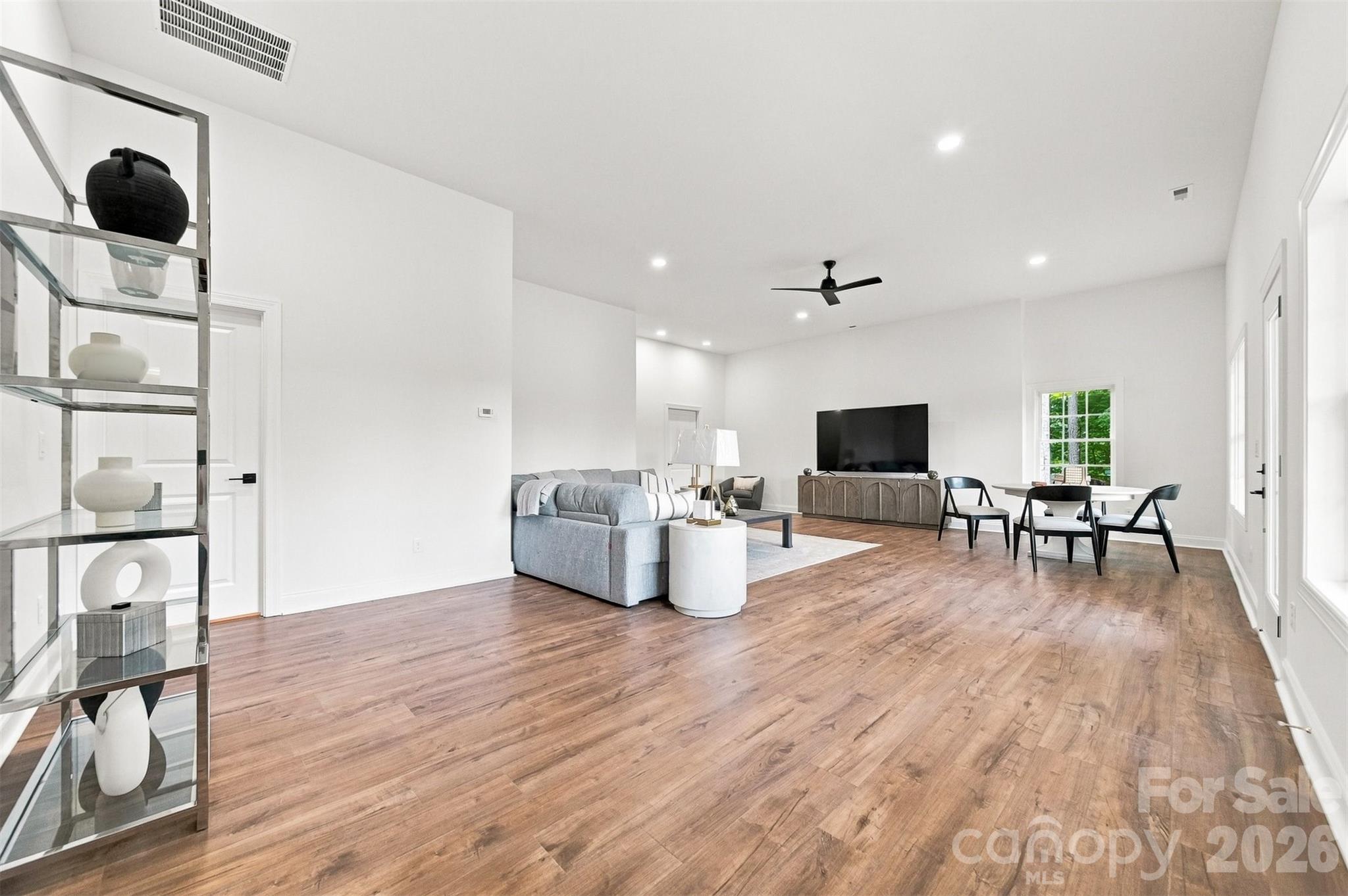 5317 Shoreline Way — Granite Falls