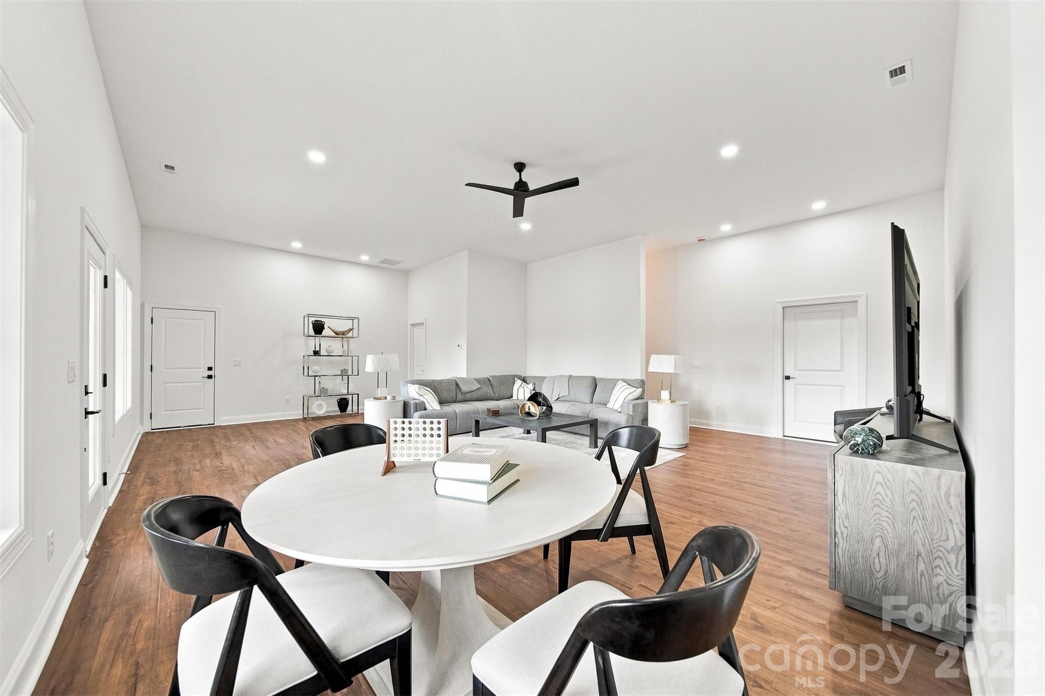 5317 Shoreline Way — Granite Falls
