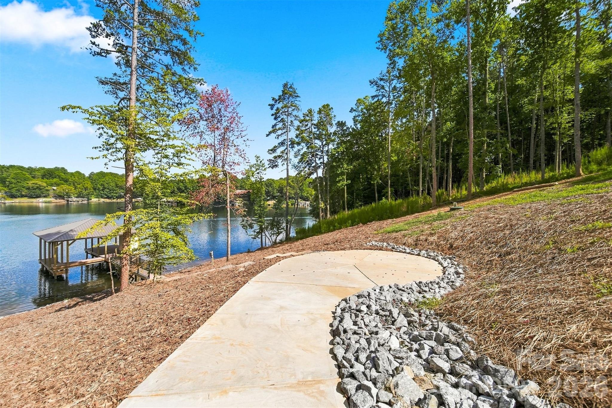 5317 Shoreline Way — Granite Falls