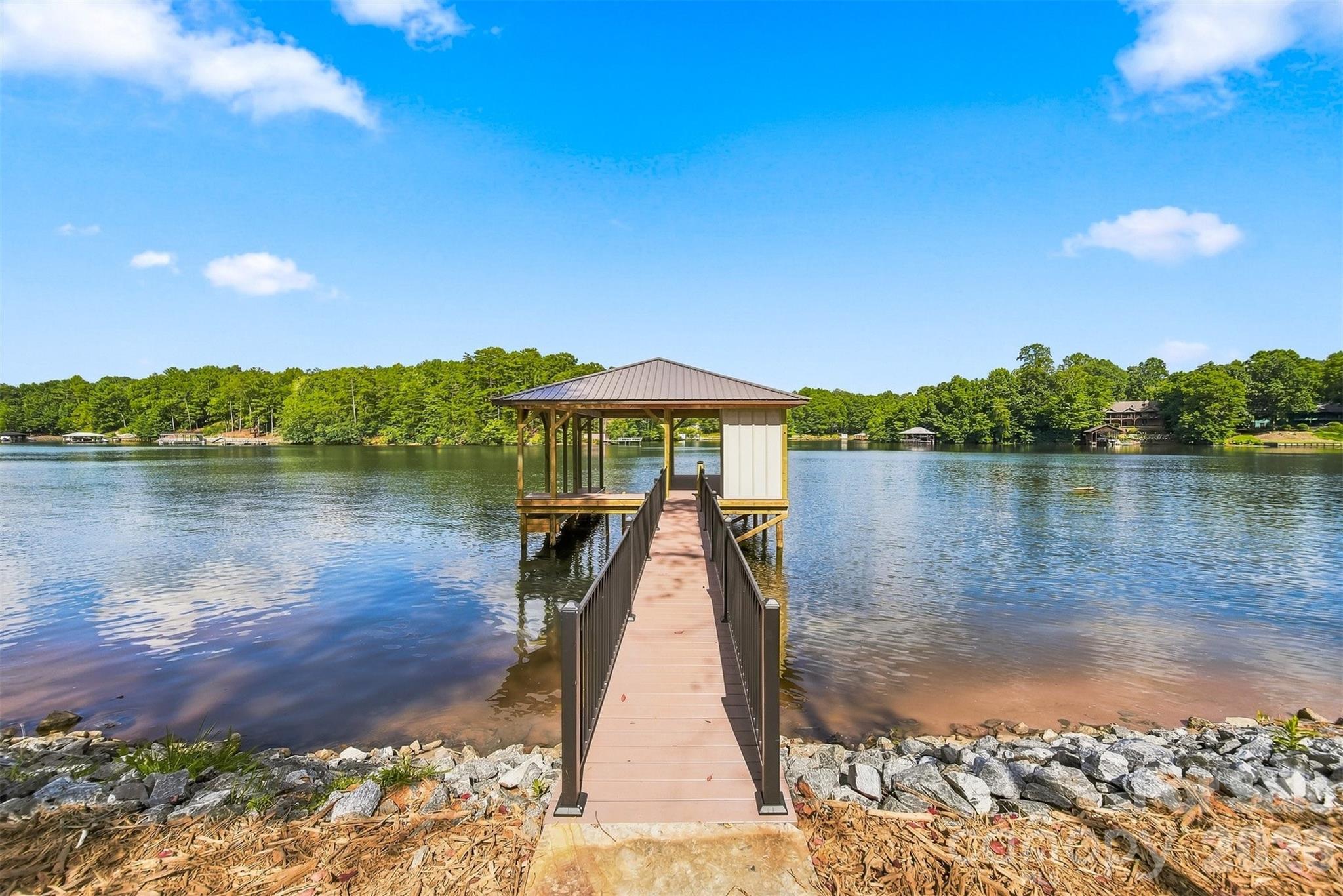 5317 Shoreline Way — Granite Falls