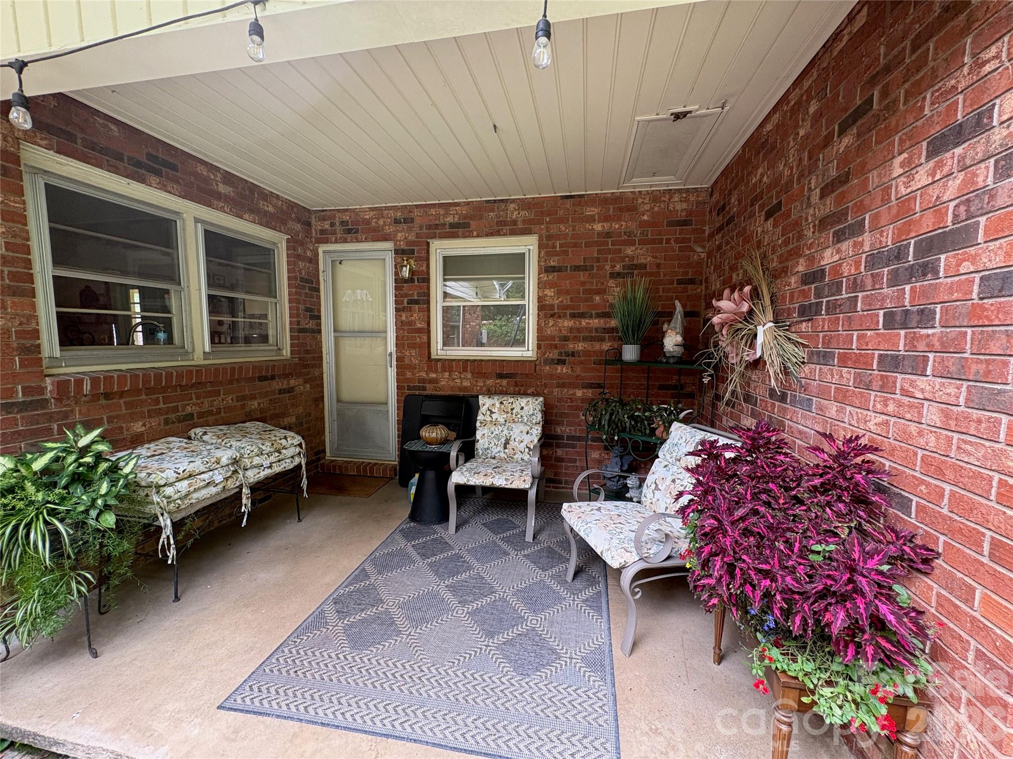 11 Thornberry Drive — Alexander