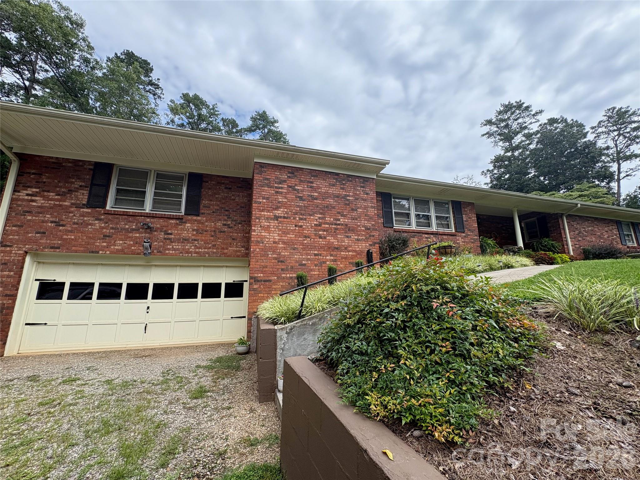 11 Thornberry Drive — Alexander