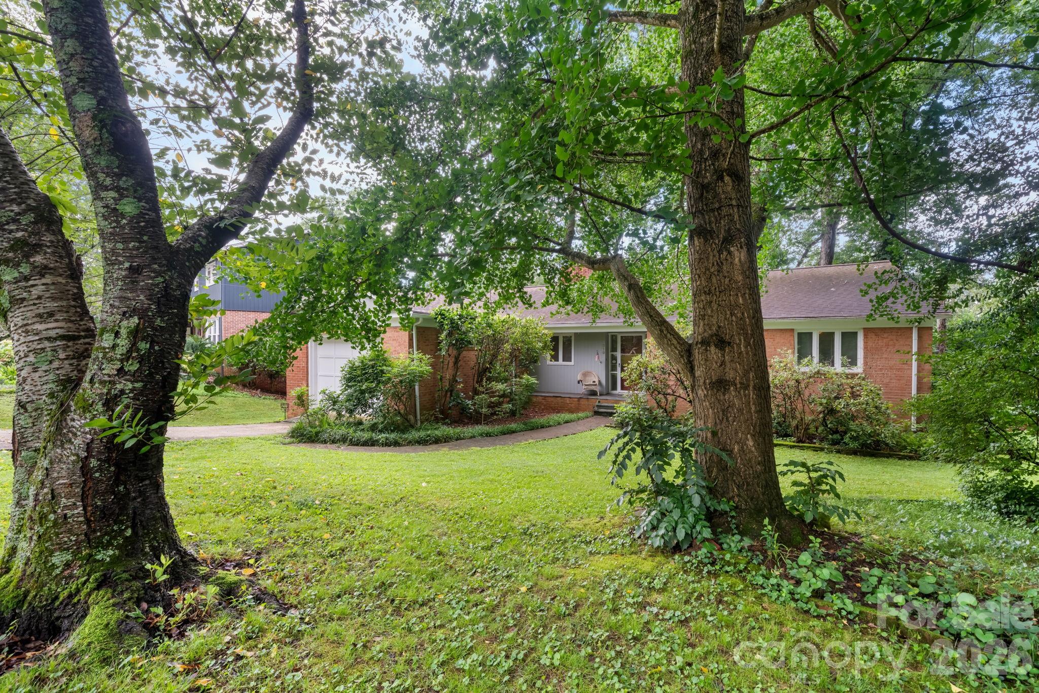 219 West Park Drive — Morganton