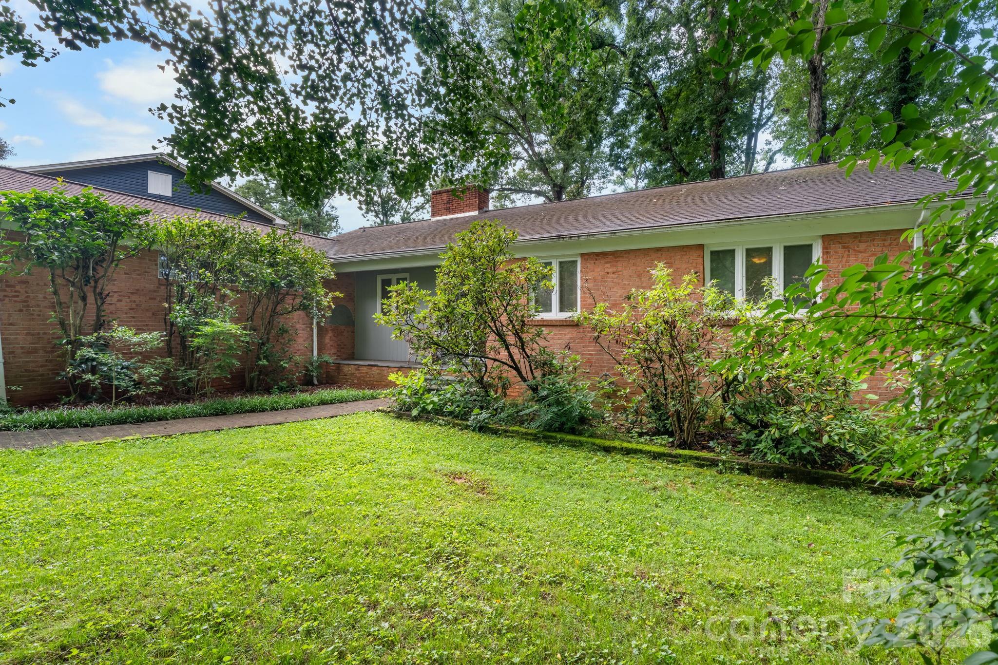 219 West Park Drive — Morganton