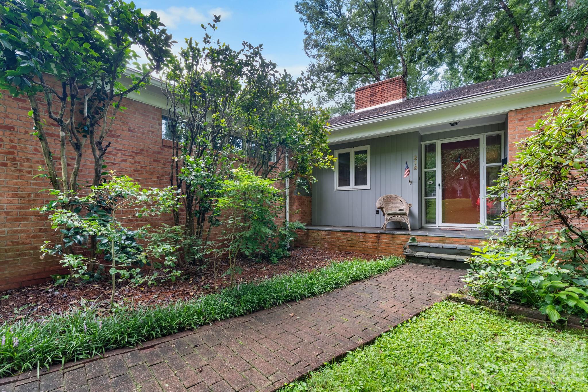 219 West Park Drive — Morganton