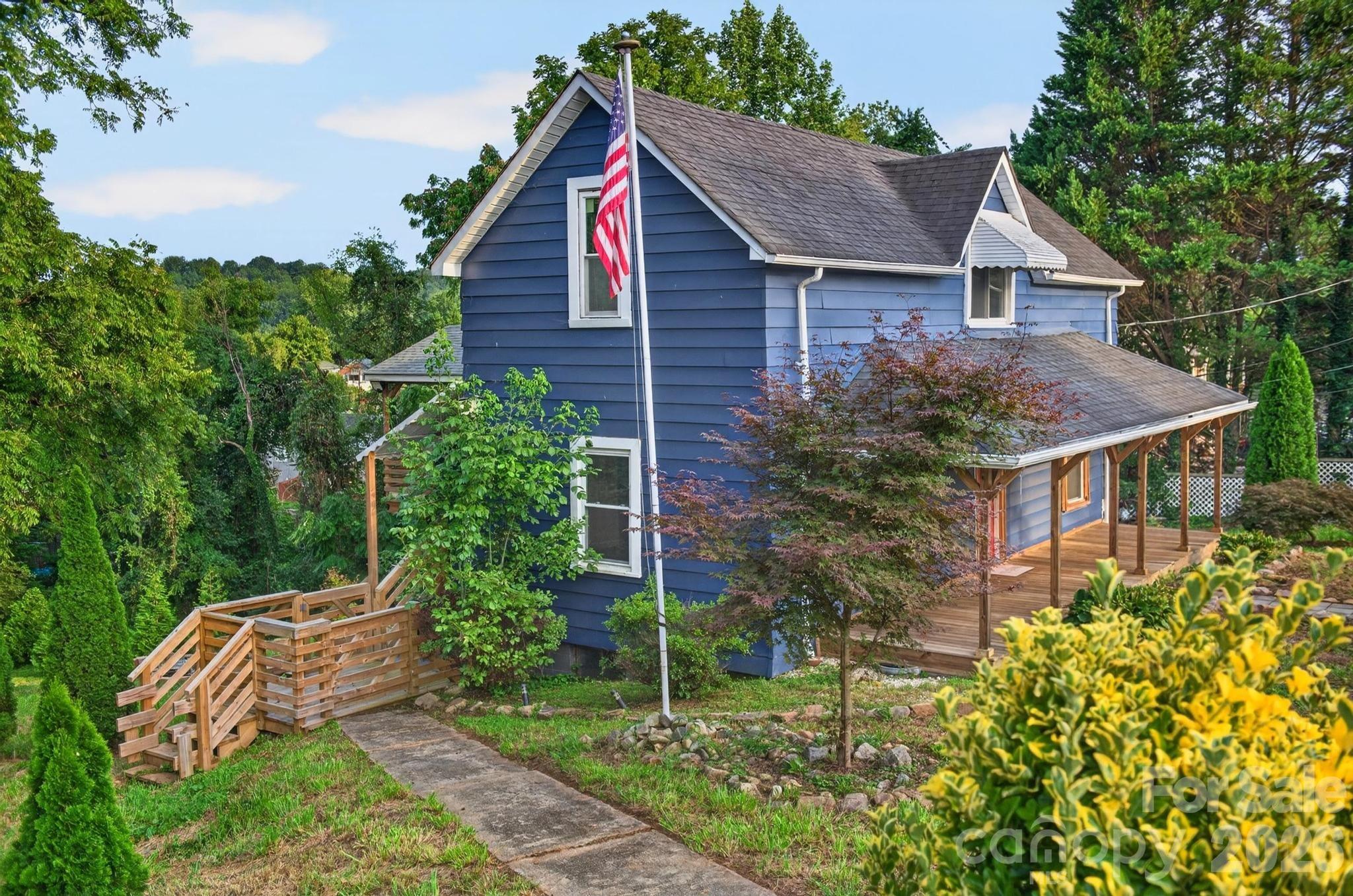 403 SW Spruce Street SW — Lenoir