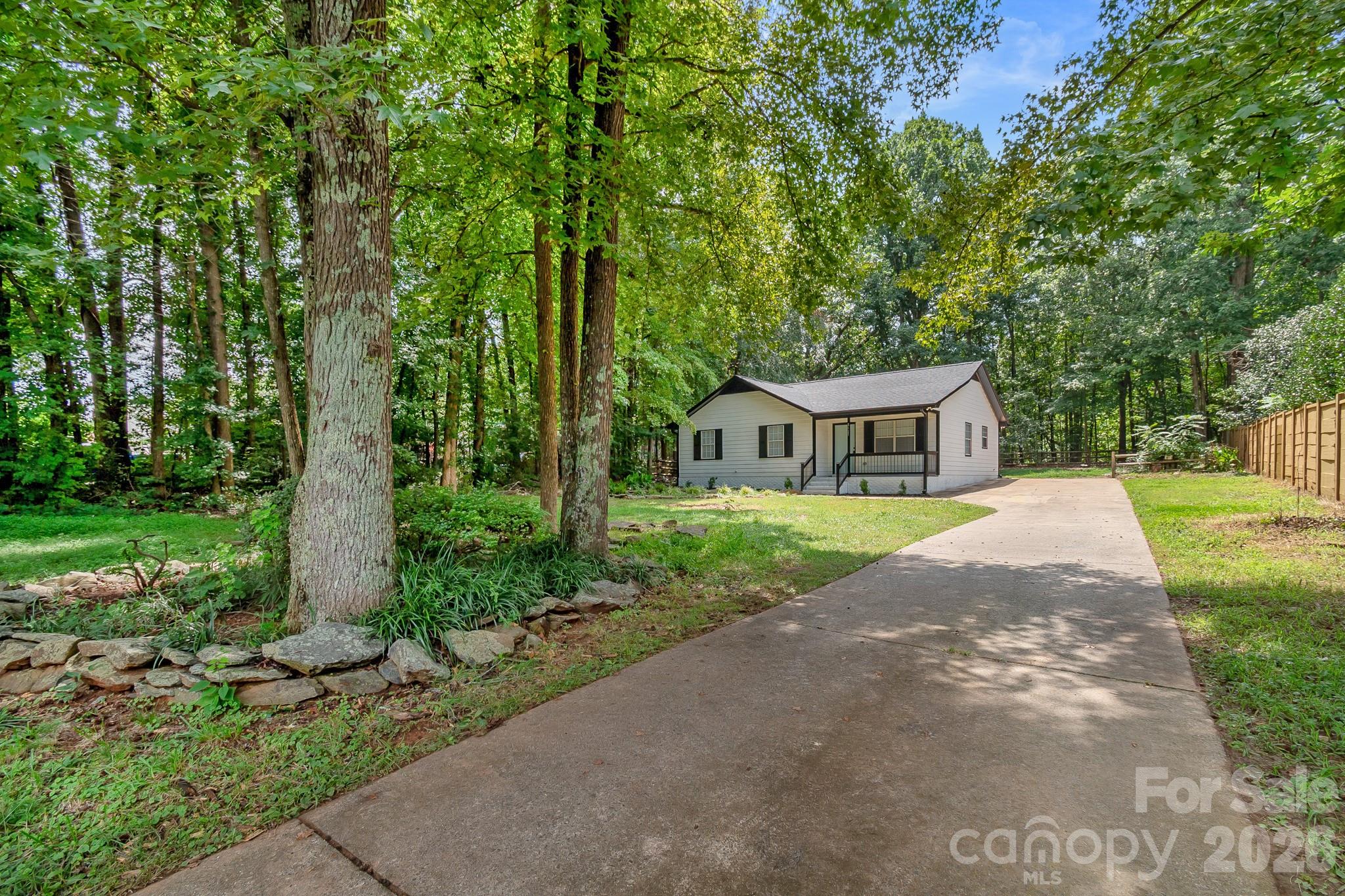 8425 Lochinvar Drive — Charlotte