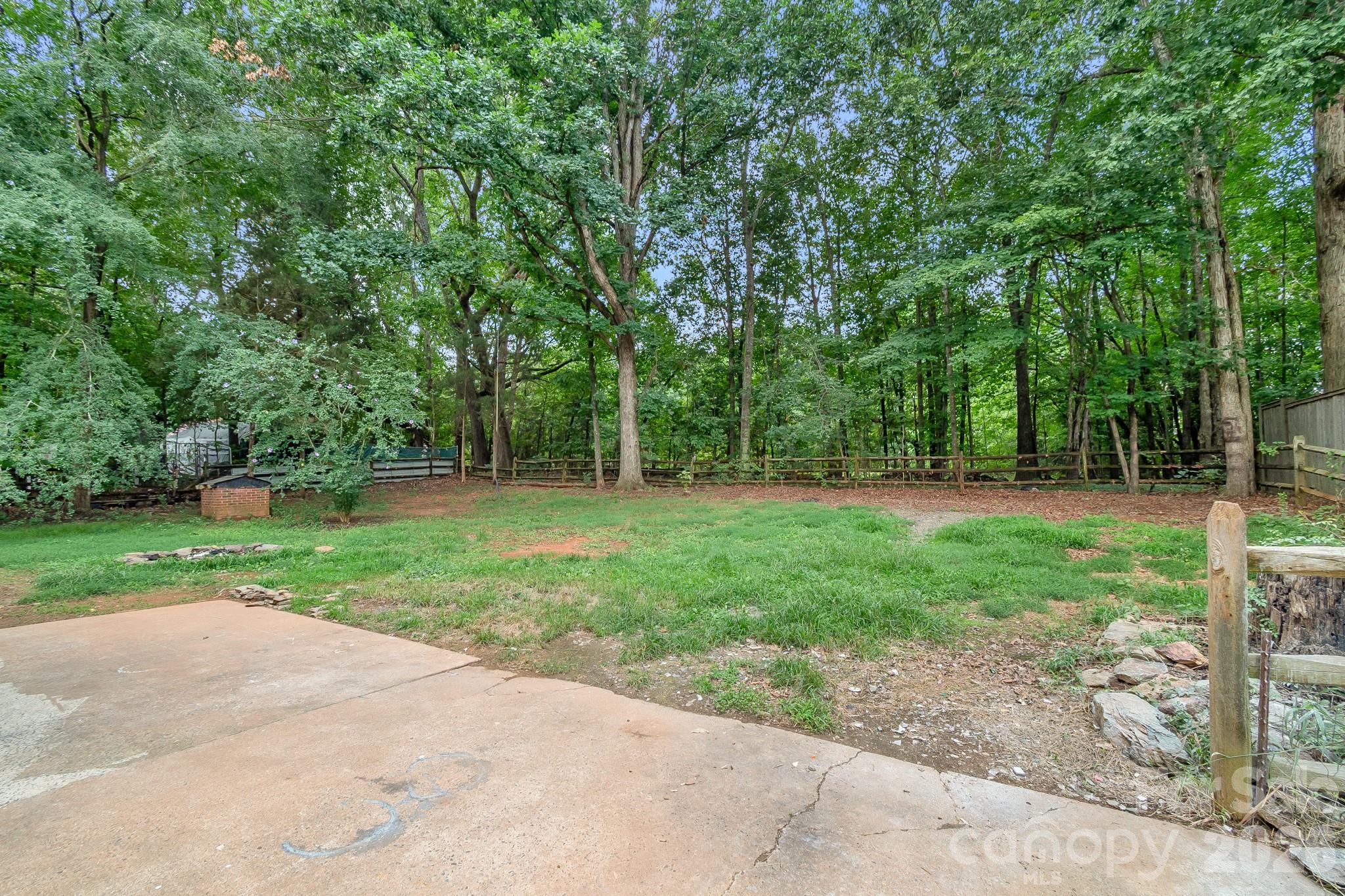 8425 Lochinvar Drive — Charlotte