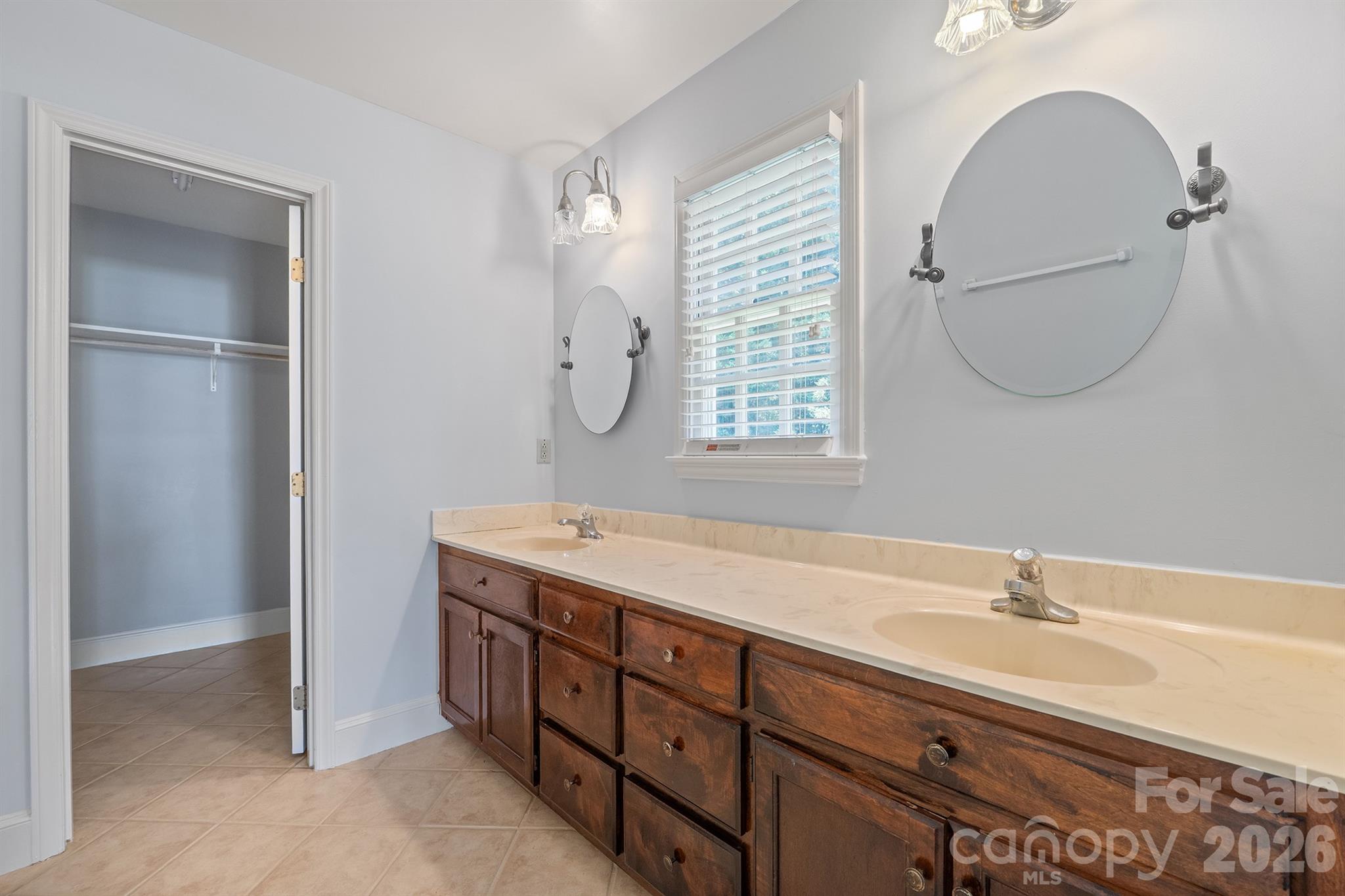 7000 Hollow Oak Drive — Charlotte