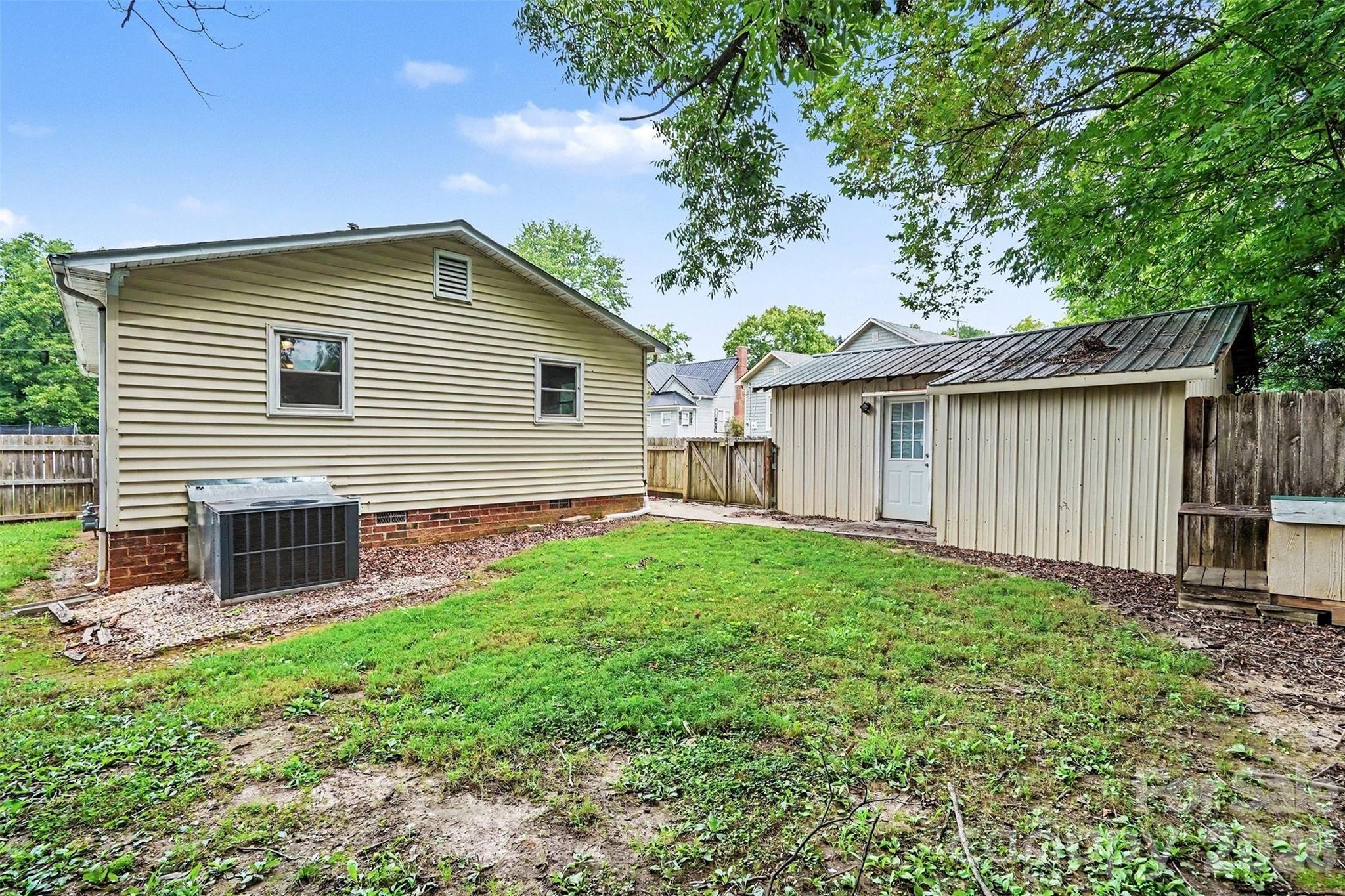 105 W Church Street — Granite Quarry