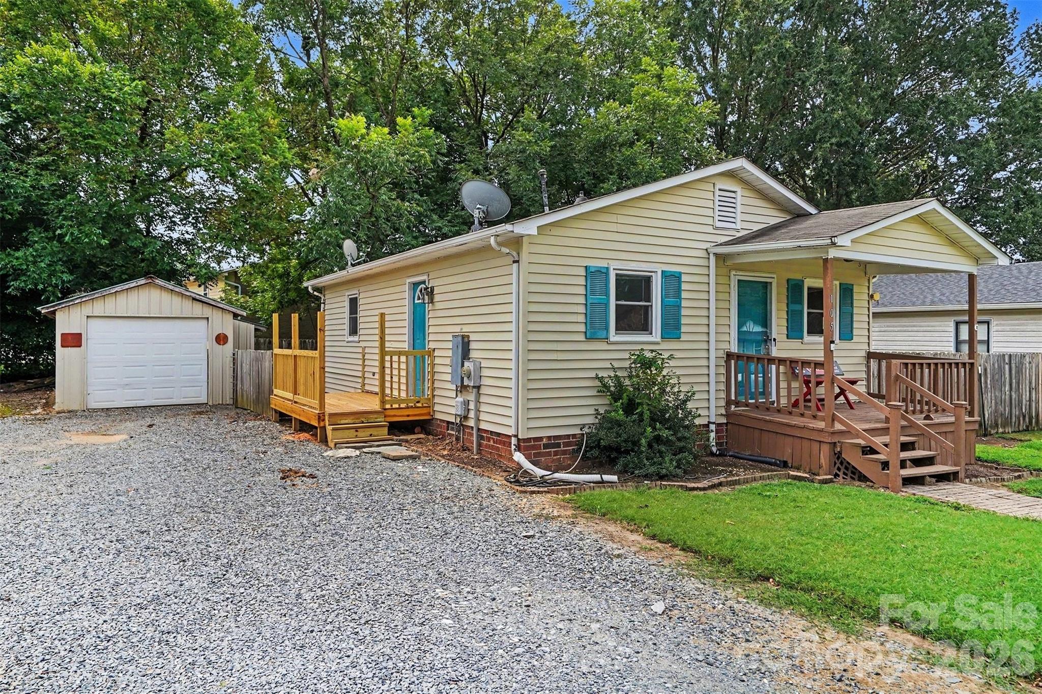105 W Church Street — Granite Quarry