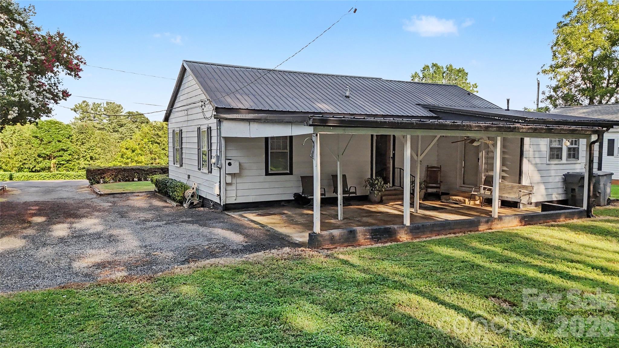 832 Baker Street — Statesville