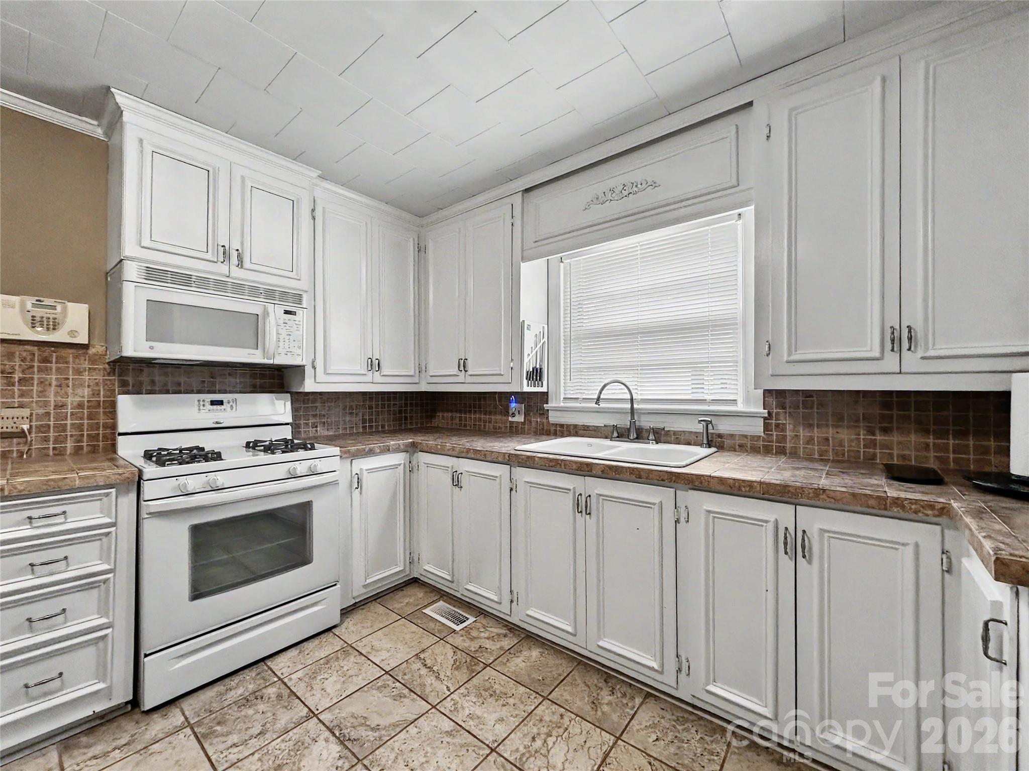 832 Baker Street — Statesville