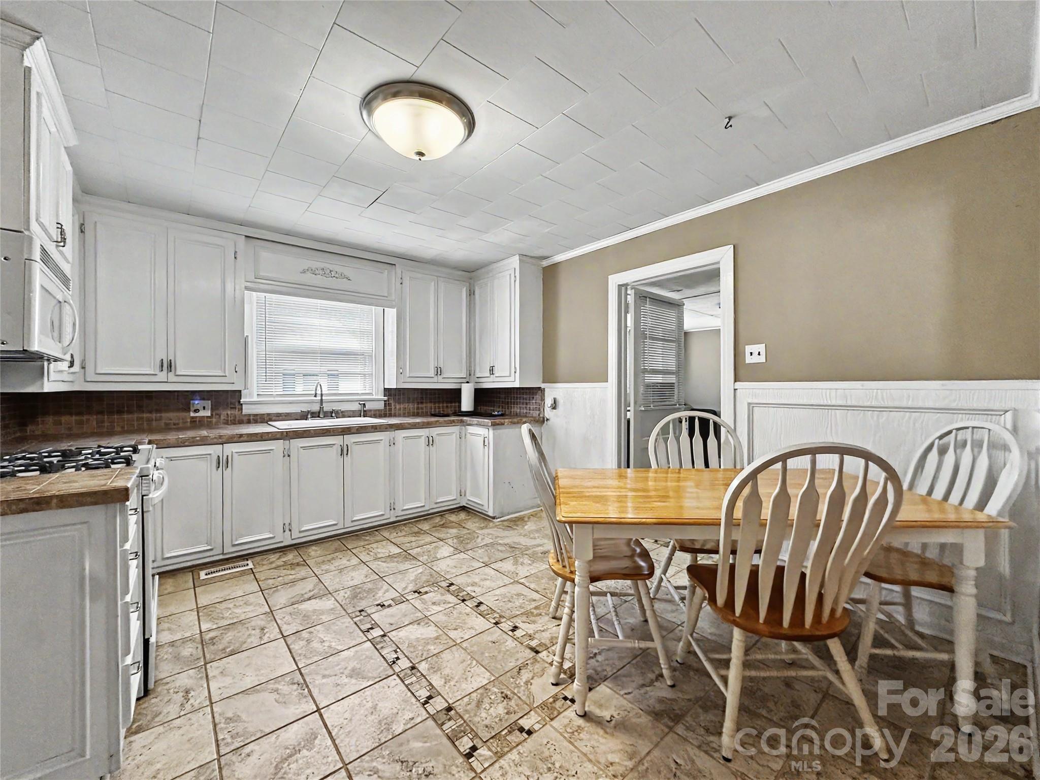 832 Baker Street — Statesville