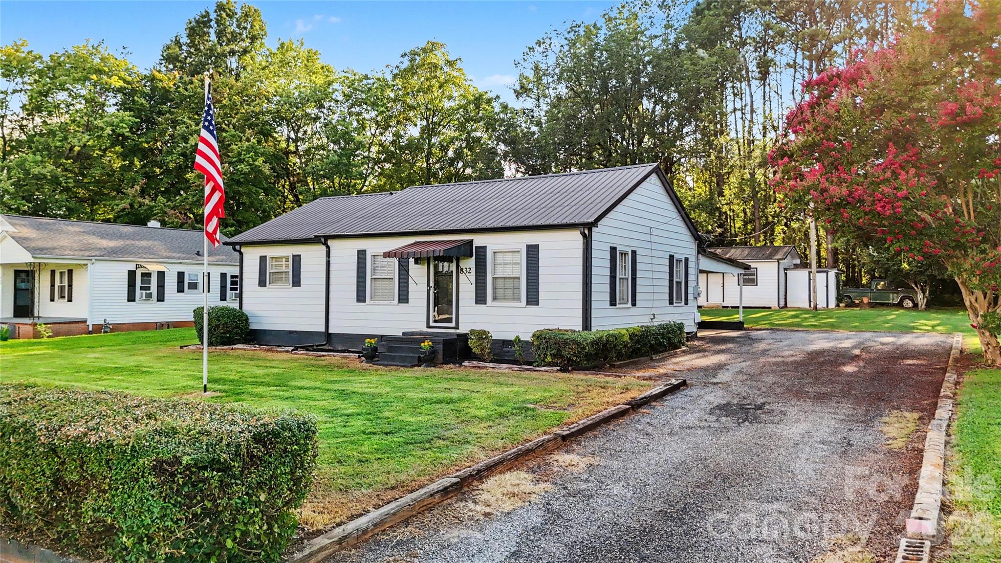 832 Baker Street — Statesville
