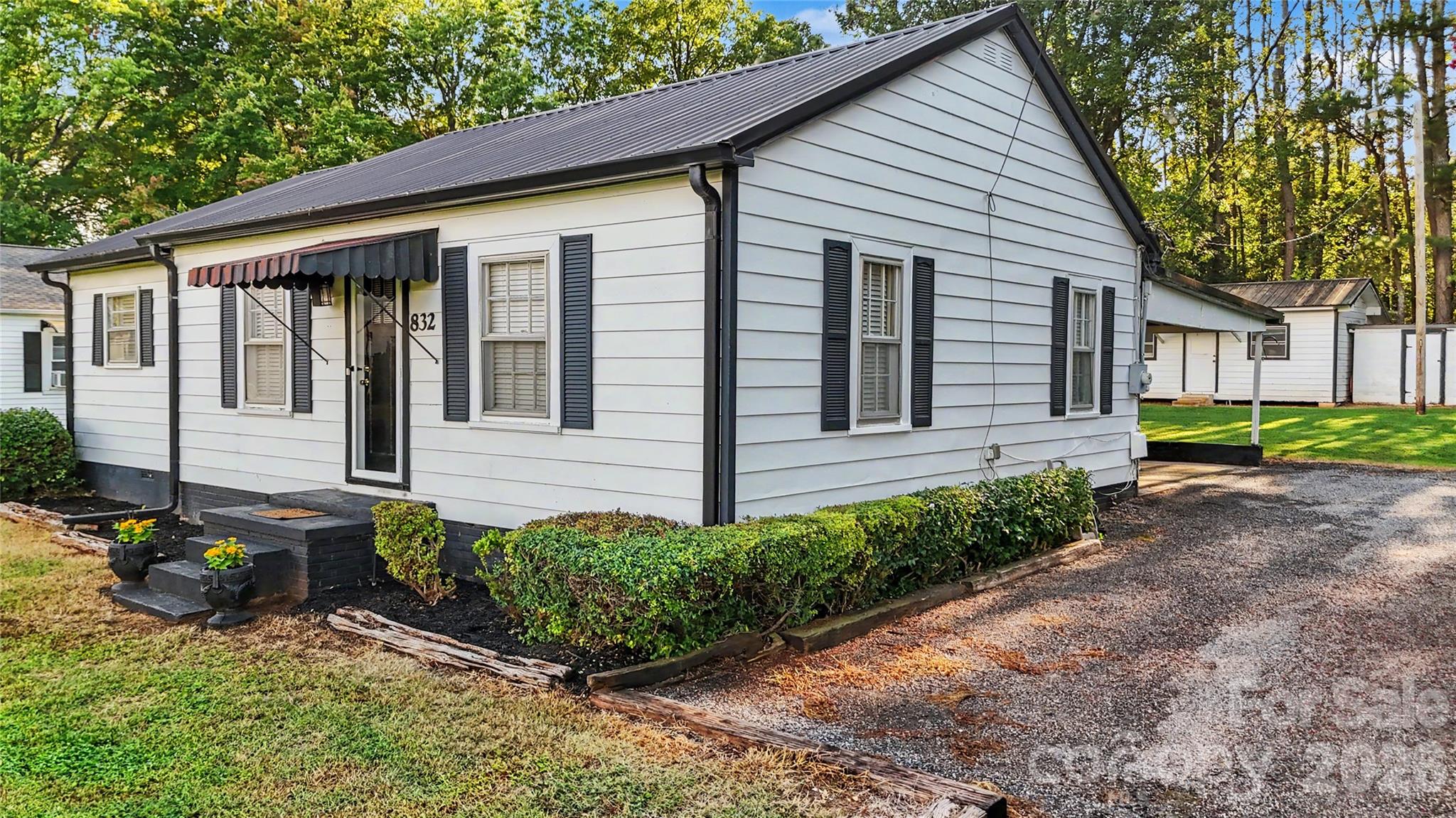 832 Baker Street — Statesville