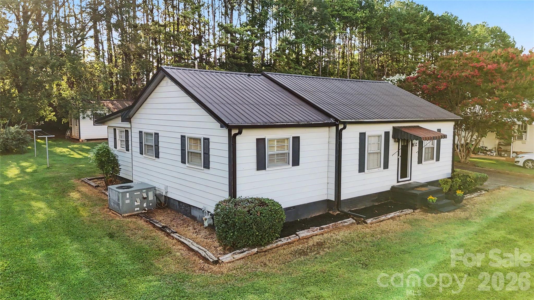 832 Baker Street — Statesville